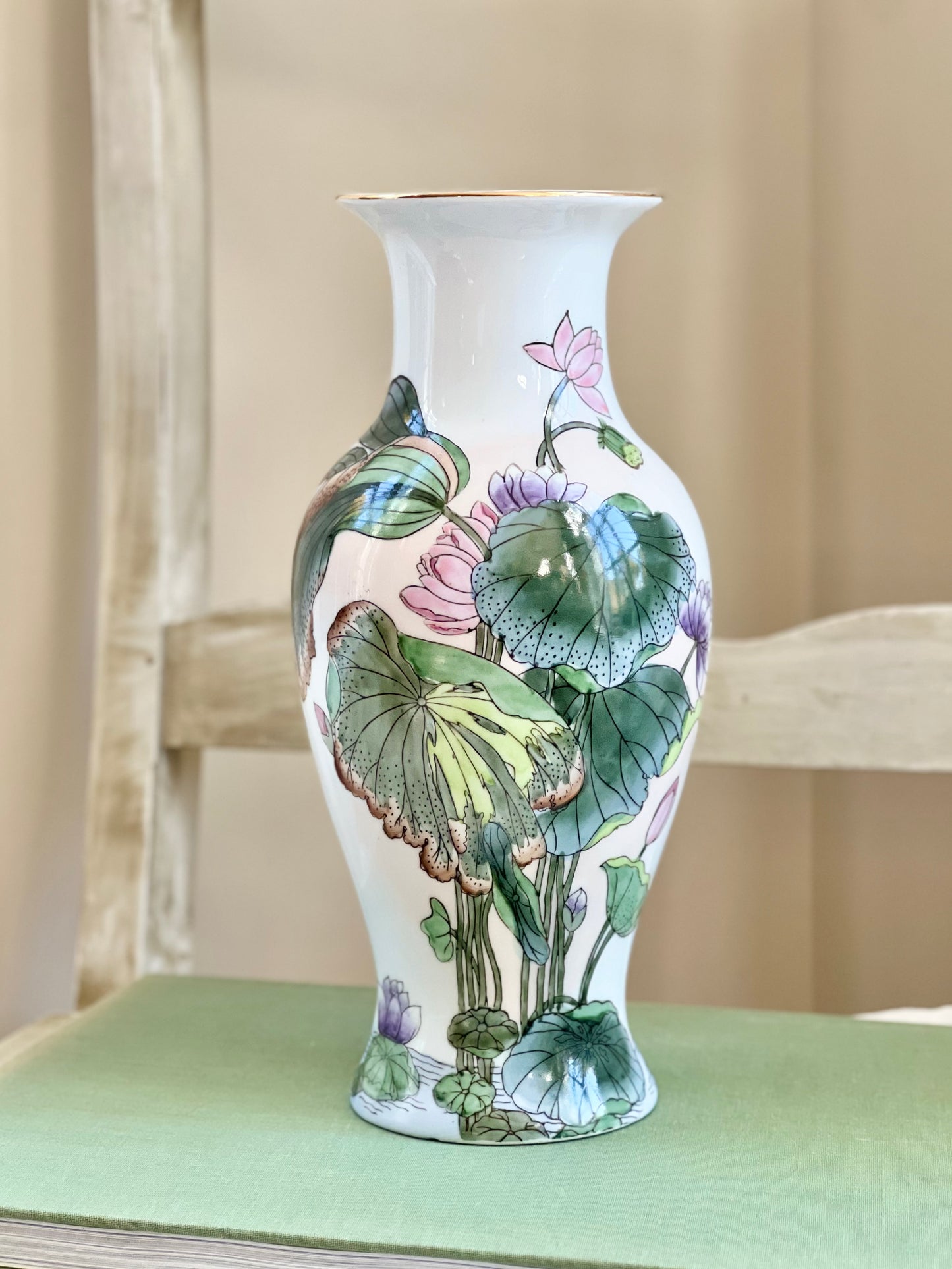 Beautiful Vintage Toyo Macau Hand Painted Chinese Porcelain Water Lily Vase, 10" tall