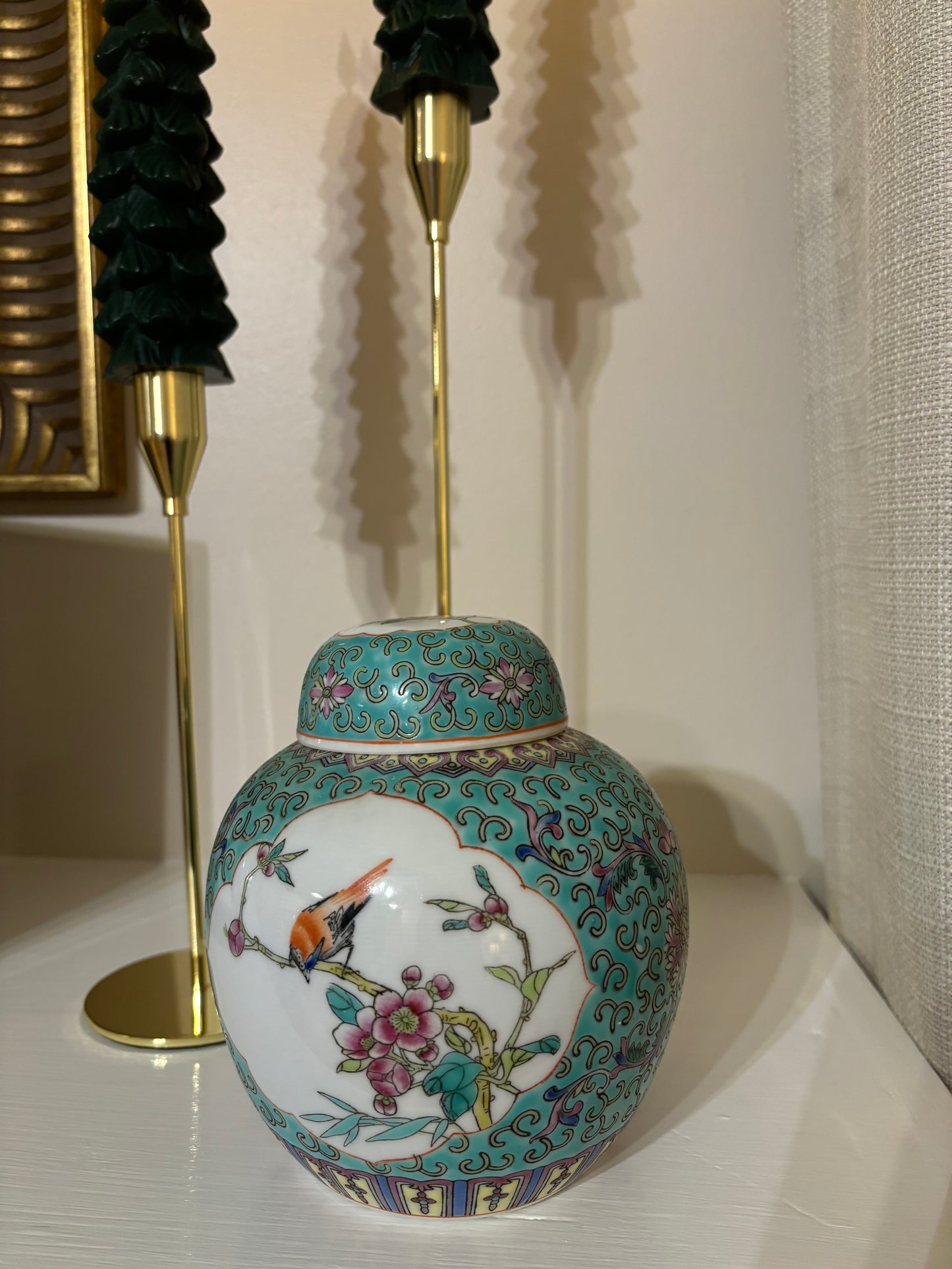 Chinoiserie ginger jar featuring birds, flowers, and vivid colors! - Excellent condition!