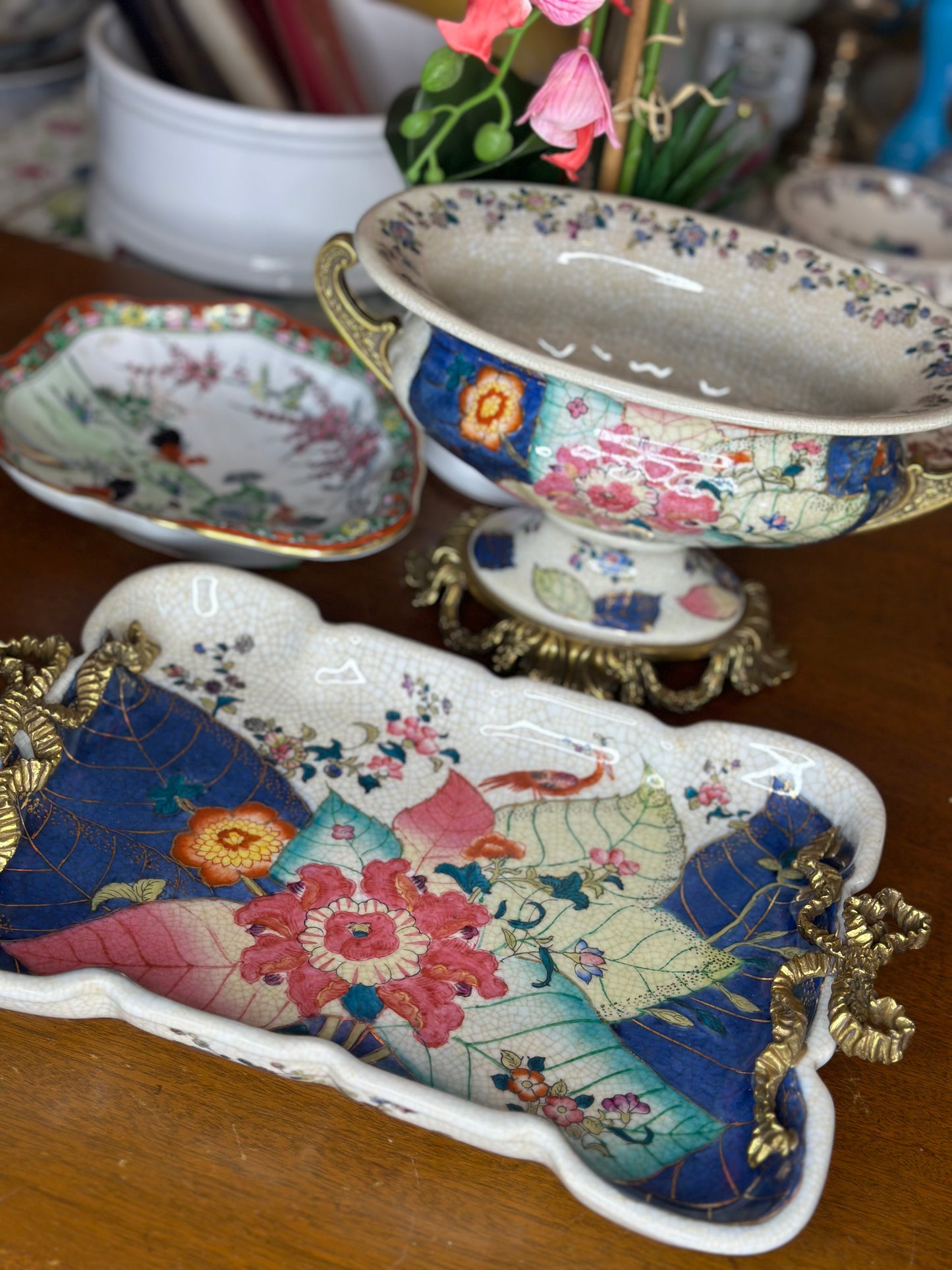 Stunning! Hand painted porcelain Tobacco Leaf tray l/ platter with bronze detail handles. Dimension:14L x 8.5W x 1H.