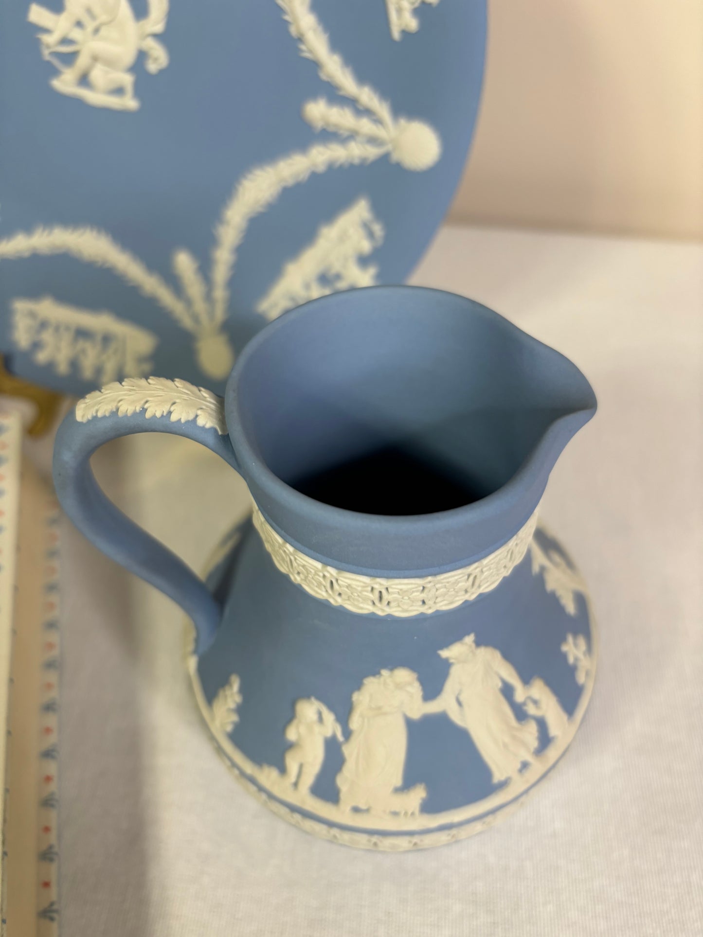 Beautiful Wedgwood pitcher! - Excellent condition!