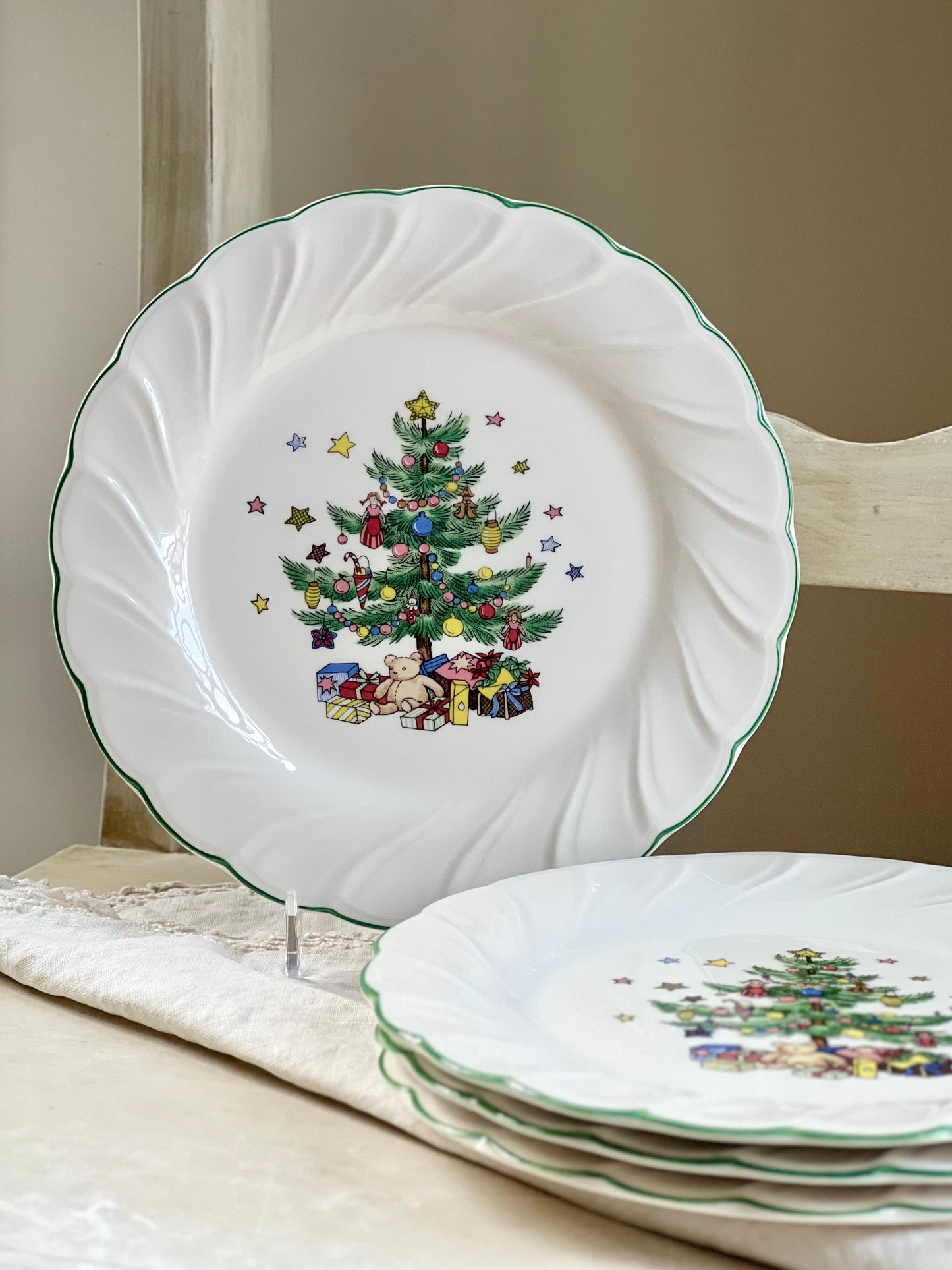 Set of 4, Happy Holidays Dessert Plates by Nikko Japan ~ Excellent!