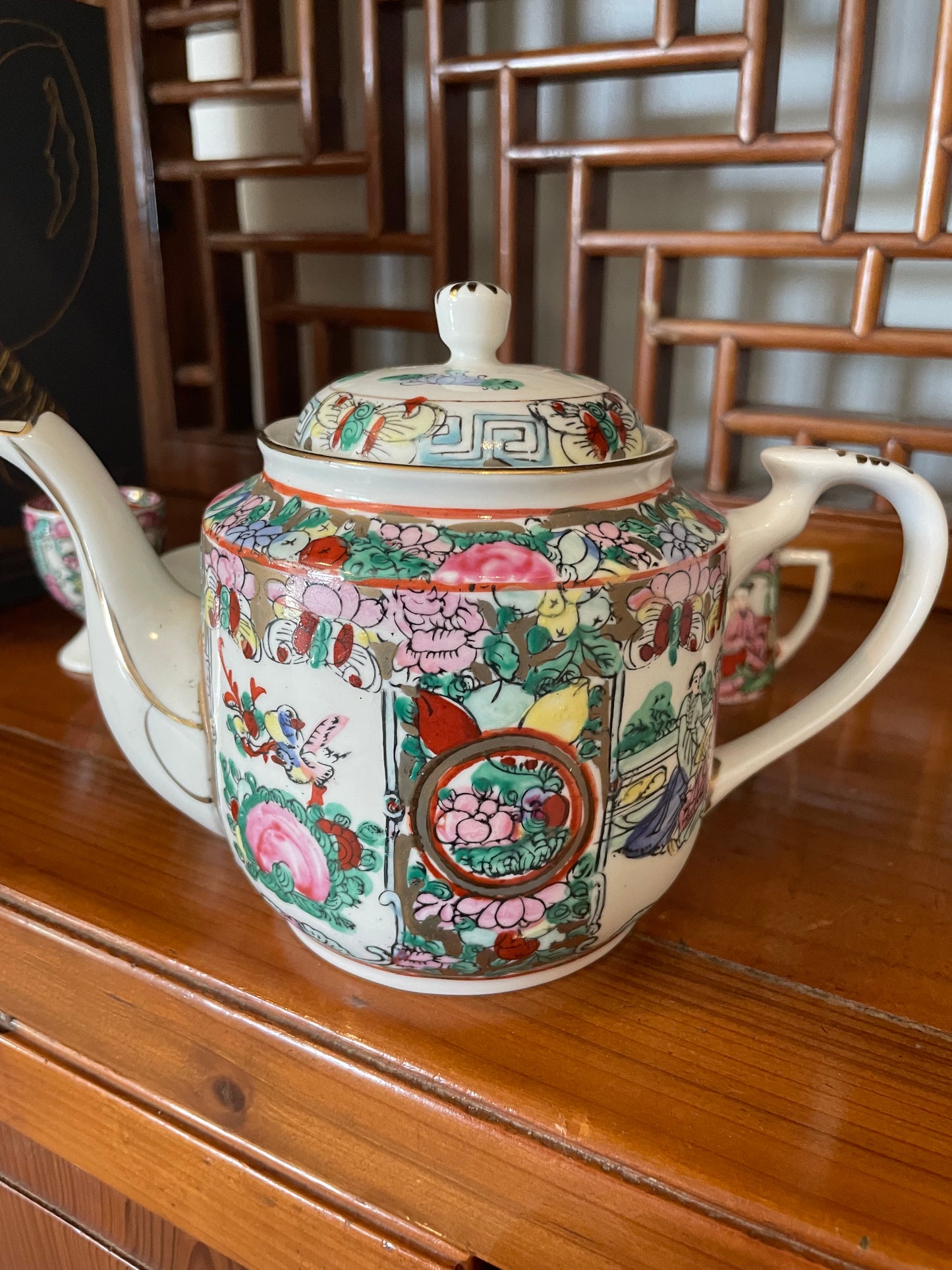 Vintage Rose Medallion Teapot, 2 Teacups, Cream & Sugar