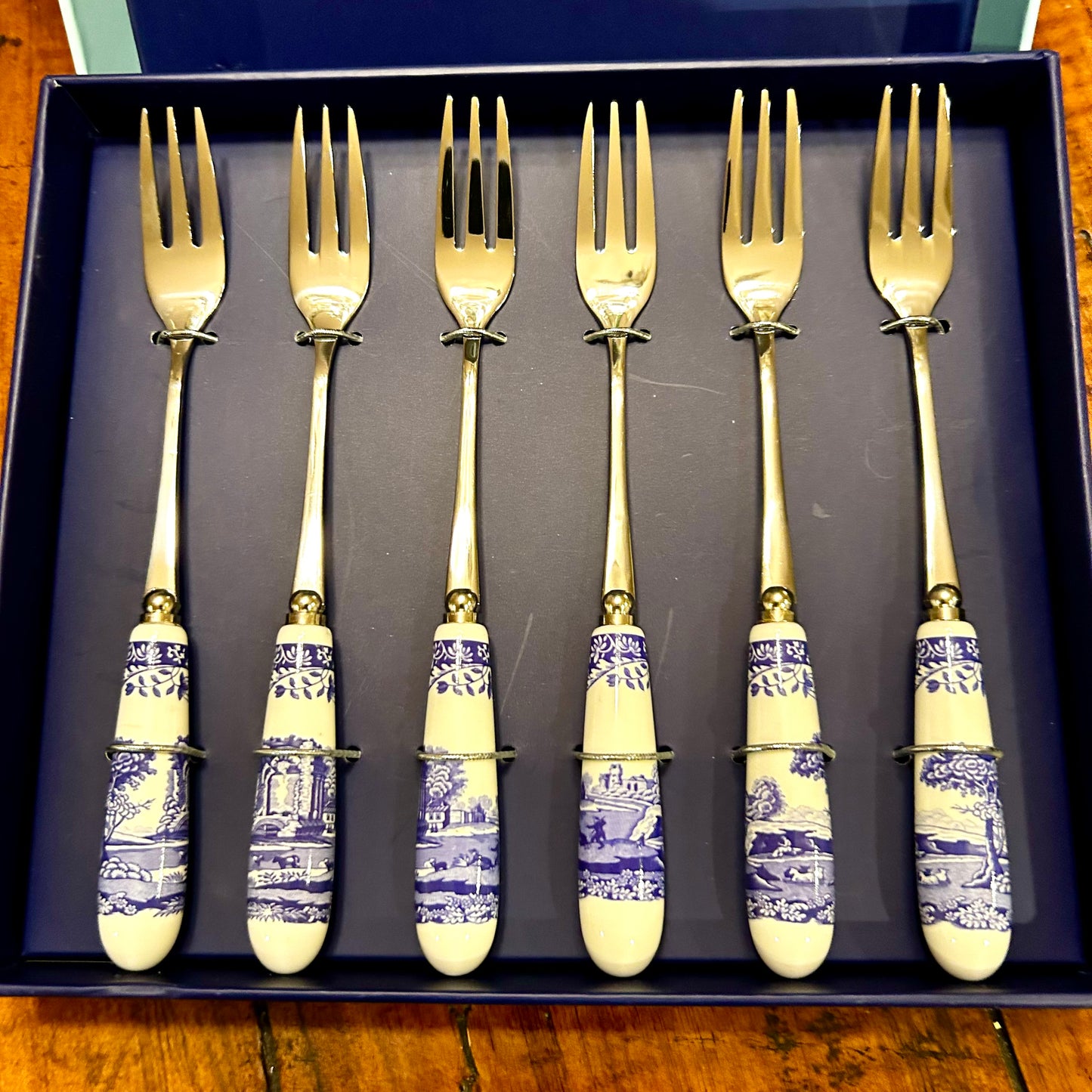 Designer Spode New in box set of 6 pastry forks