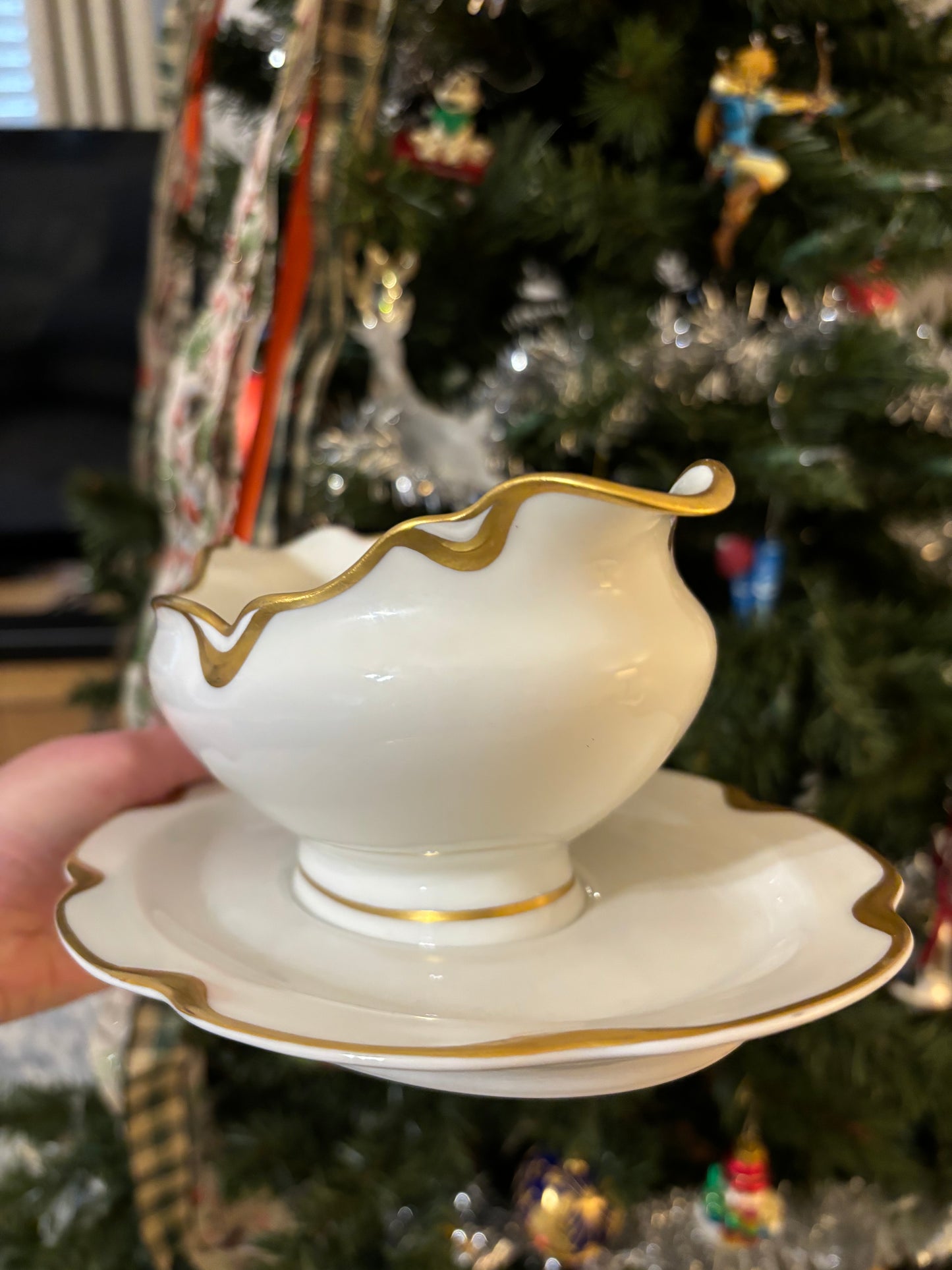 Stunning Haviland Limoges gravy boat with attached under plate!