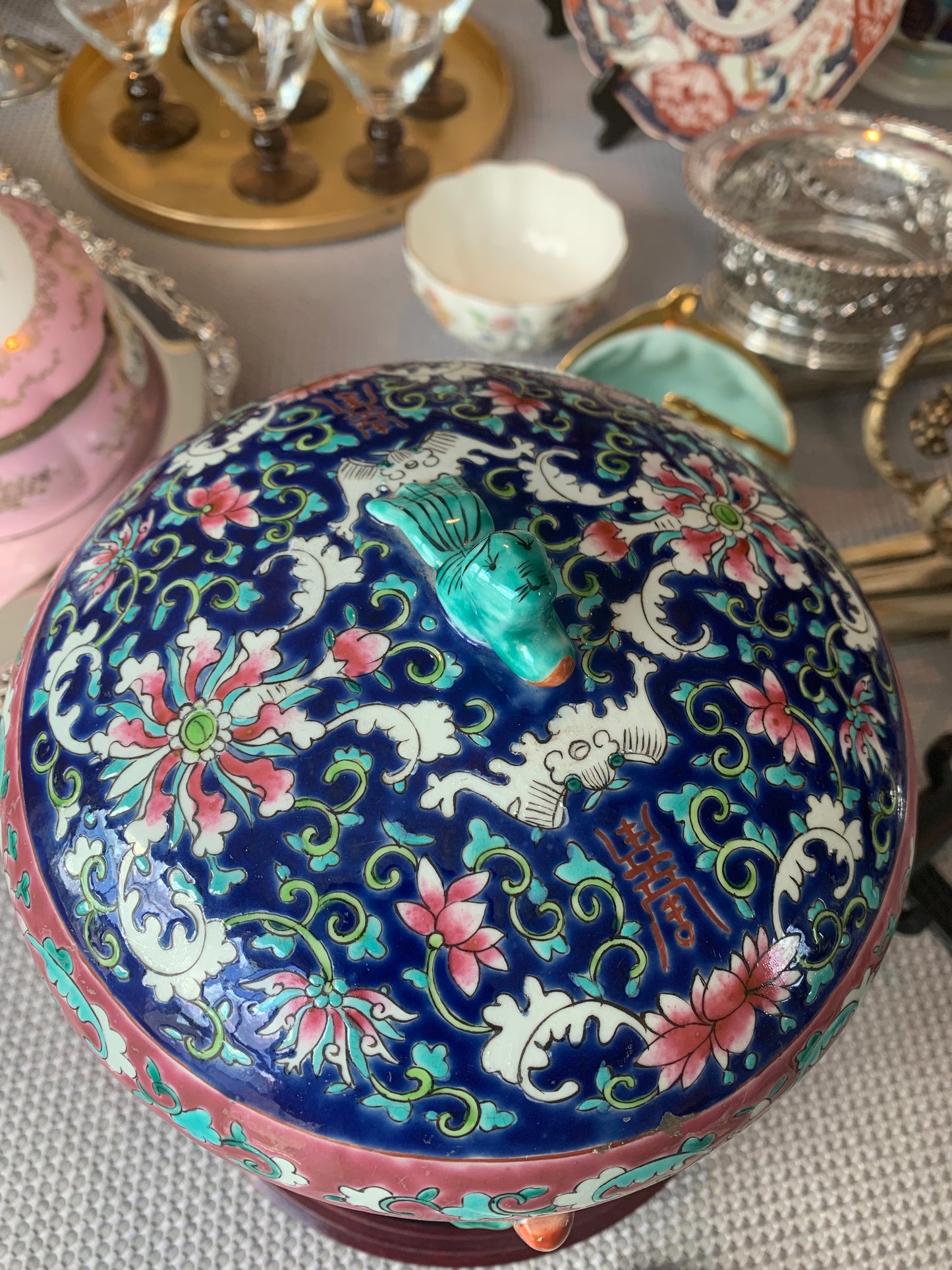 Vivid Chinese Porcelain Covered jar with stand