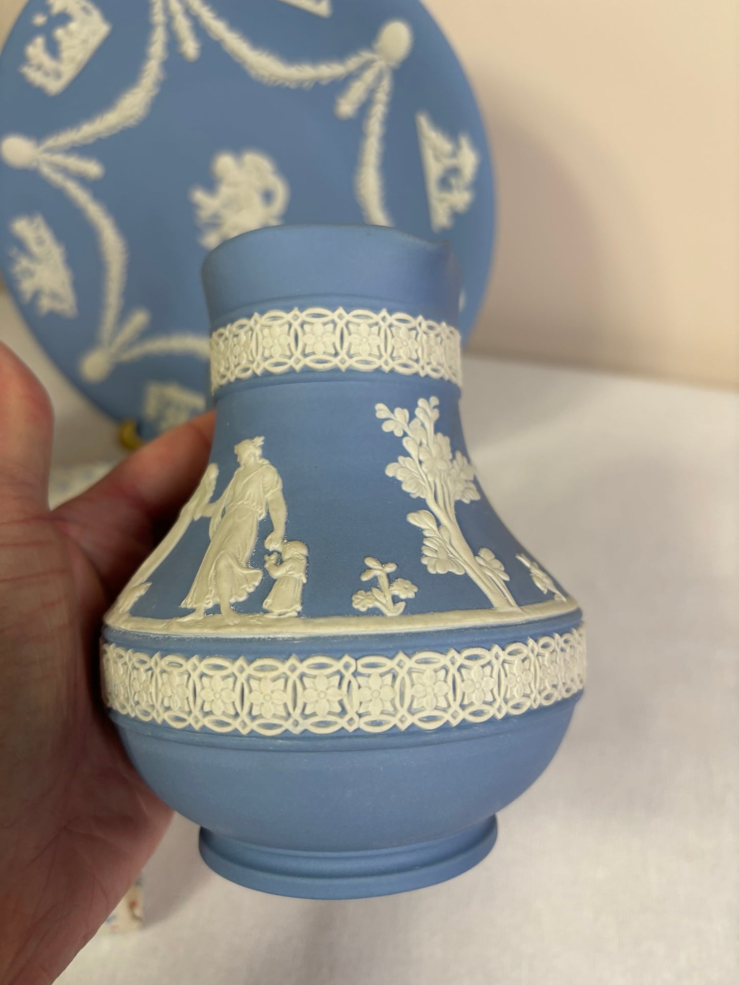 Beautiful Wedgwood pitcher! - Excellent condition!