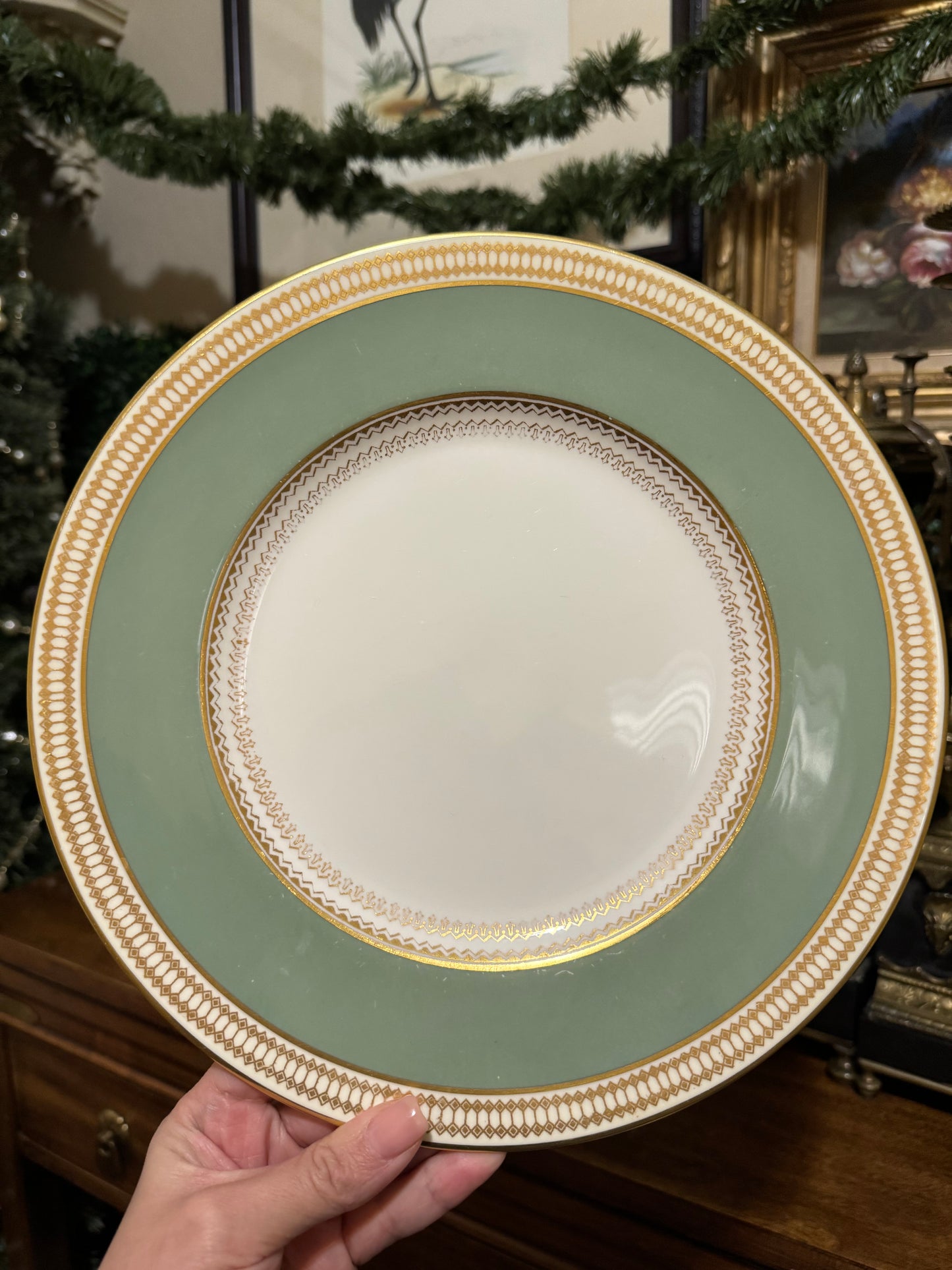 Stunning Set of 10 Mint Green Royal Worcester Dinner Plates 10.75”