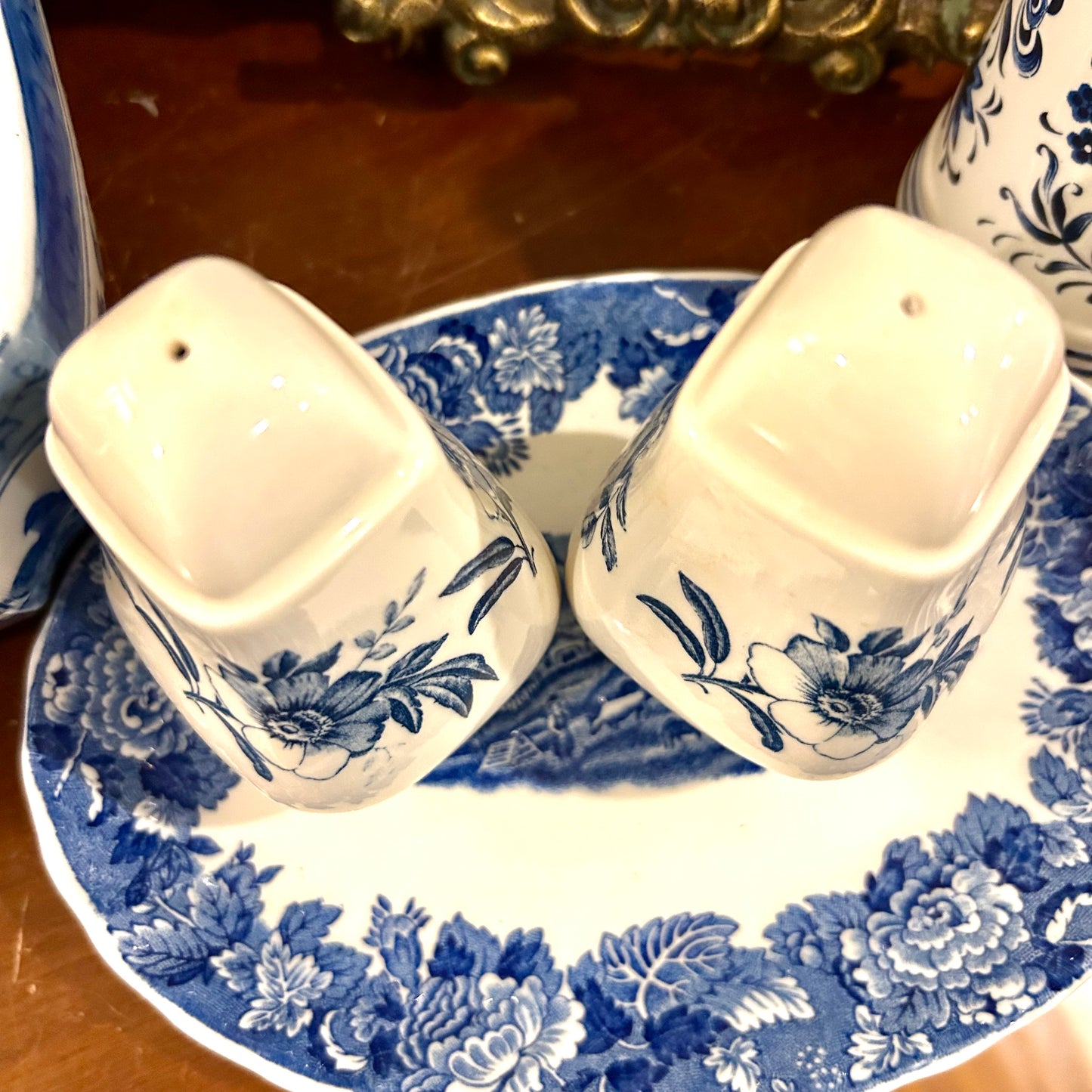 Vintage large salt & pepper Blue & White Blue willow Shaker Set,