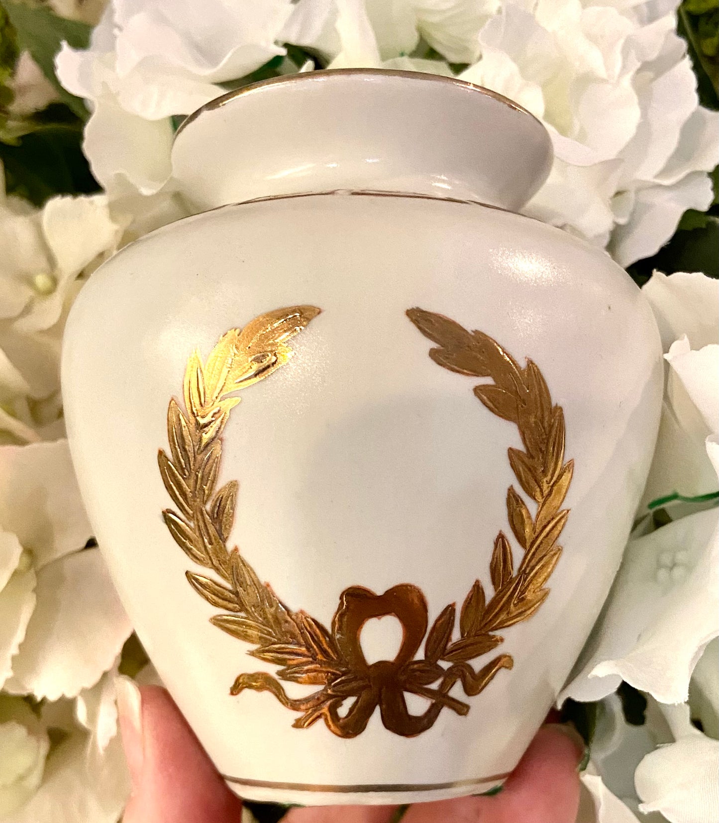 Charming TOYO designer Greek key fretwork white and gold bud vase decor