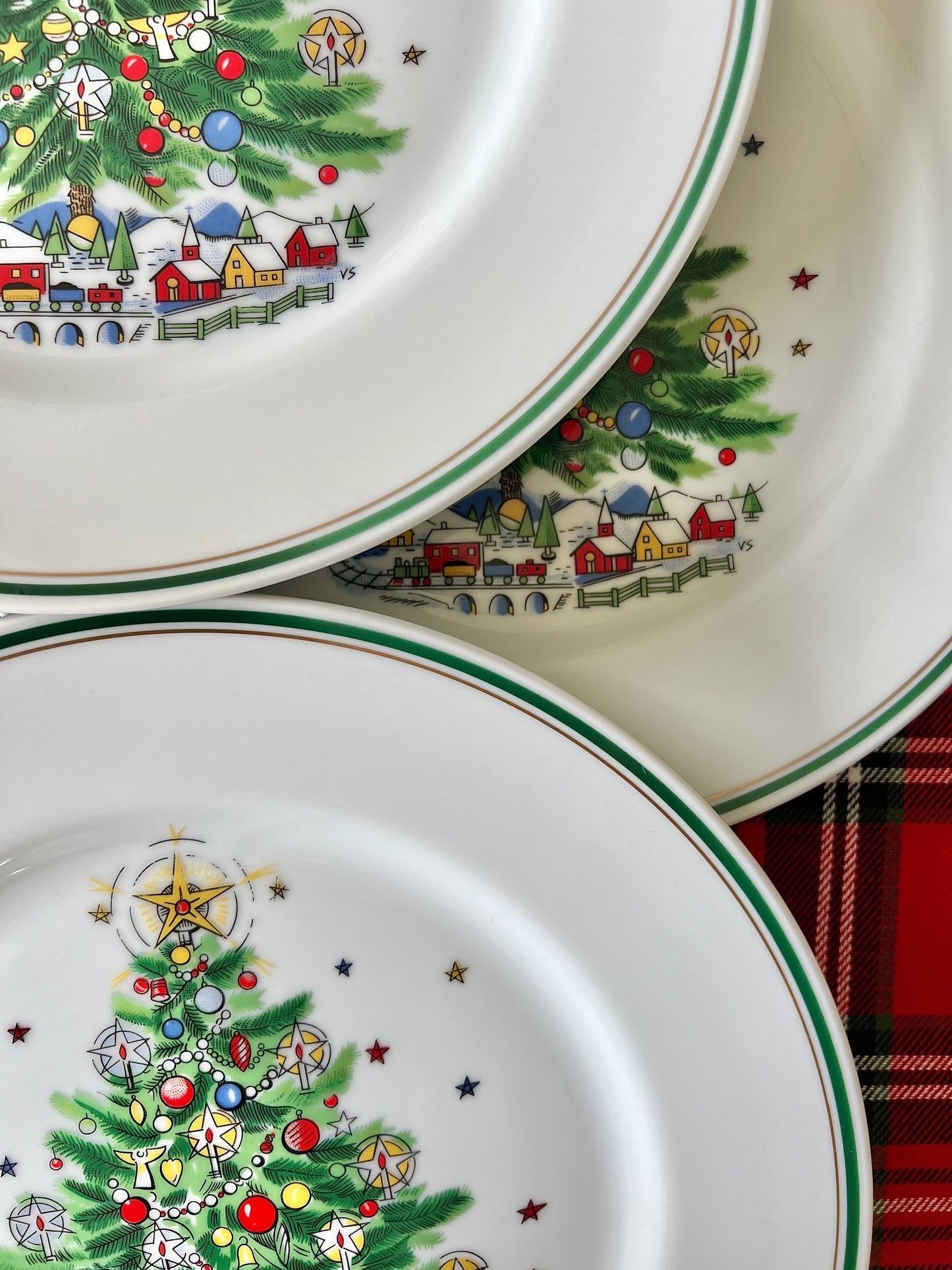 Vintage Set (6) “Christmas Eve” by Salem China, Porcelain Dinner Plates