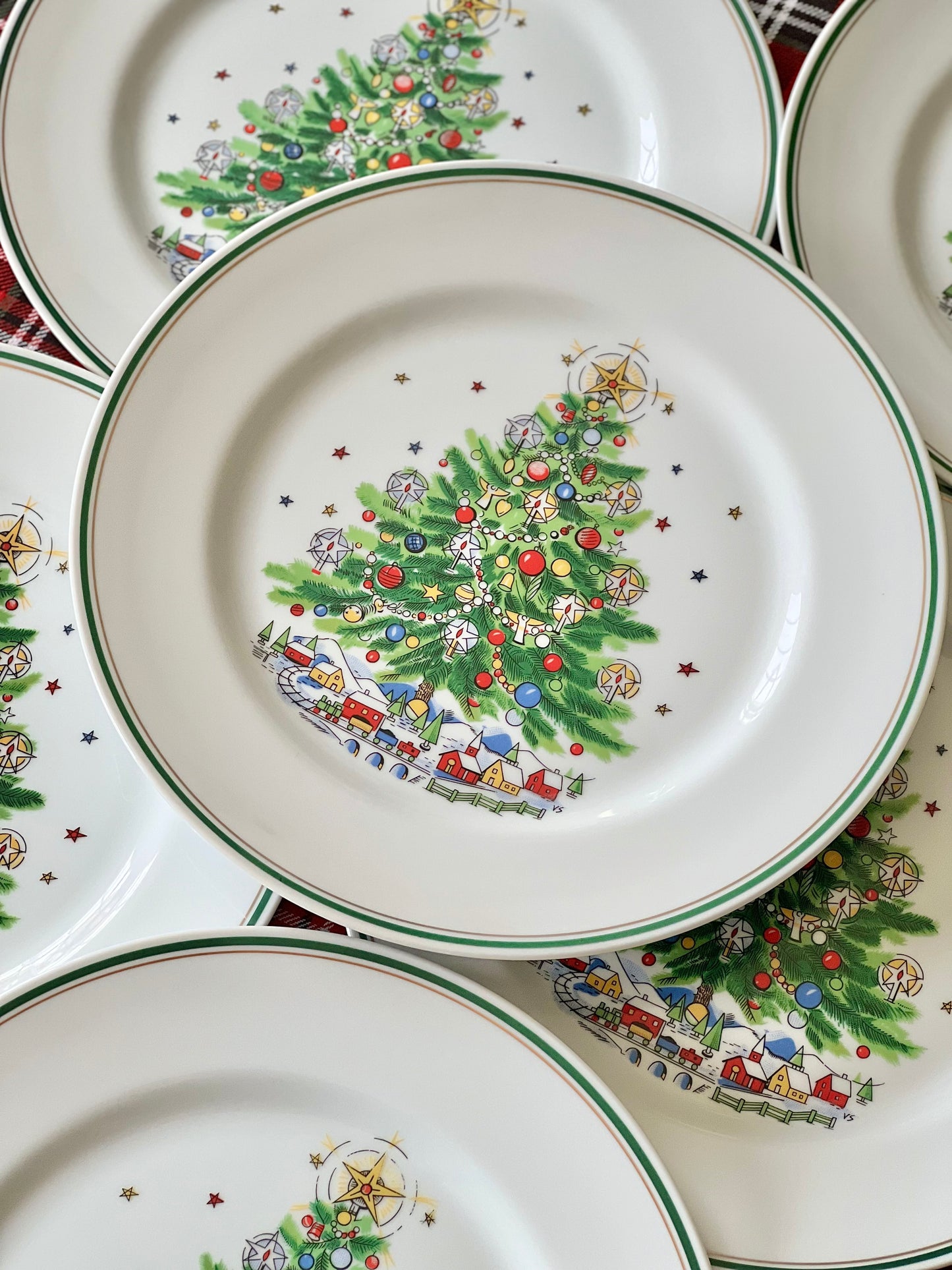 Vintage Set (6) “Christmas Eve” by Salem China, Porcelain Dinner Plates