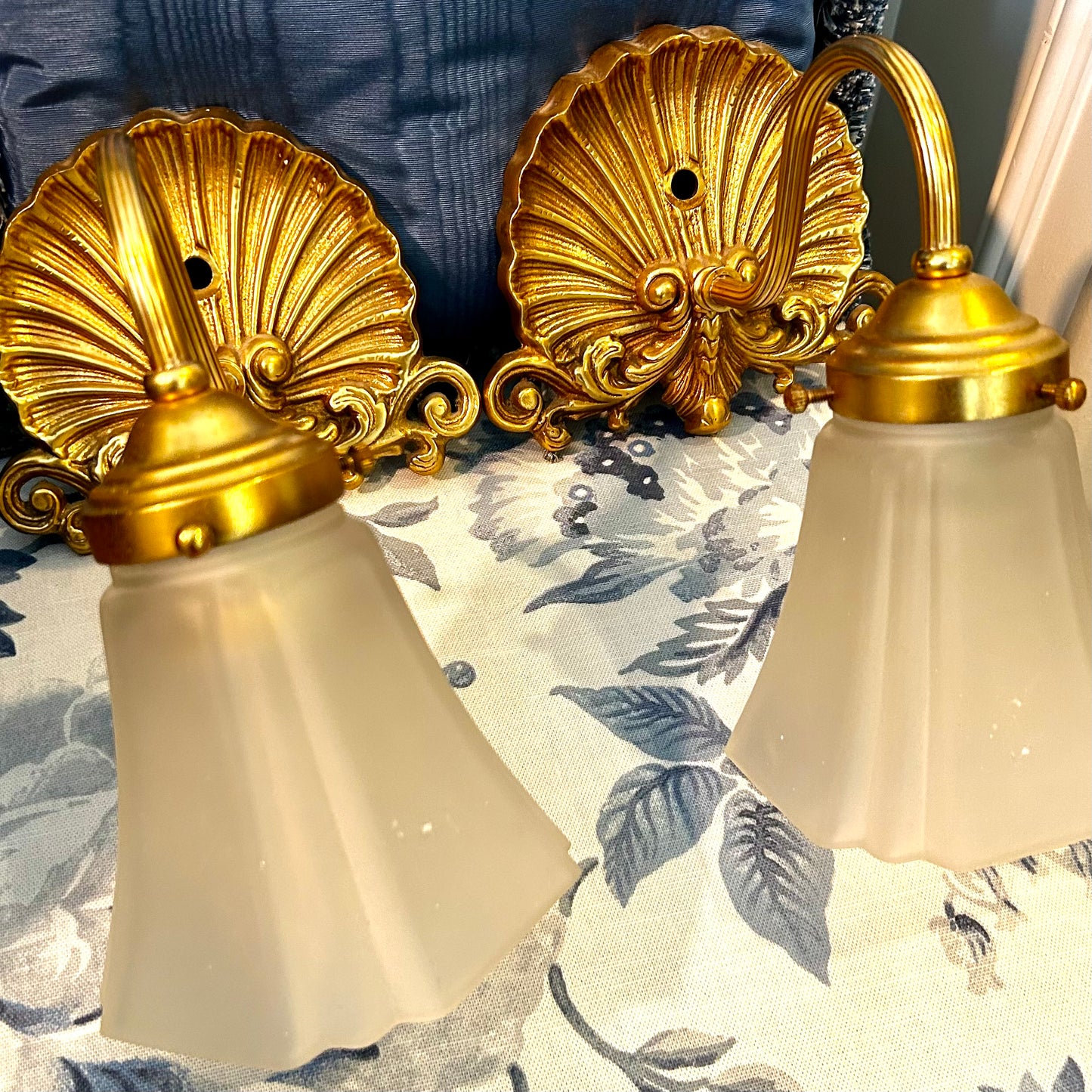 Rare Hollywood regency clamshell brass wall electric sconces