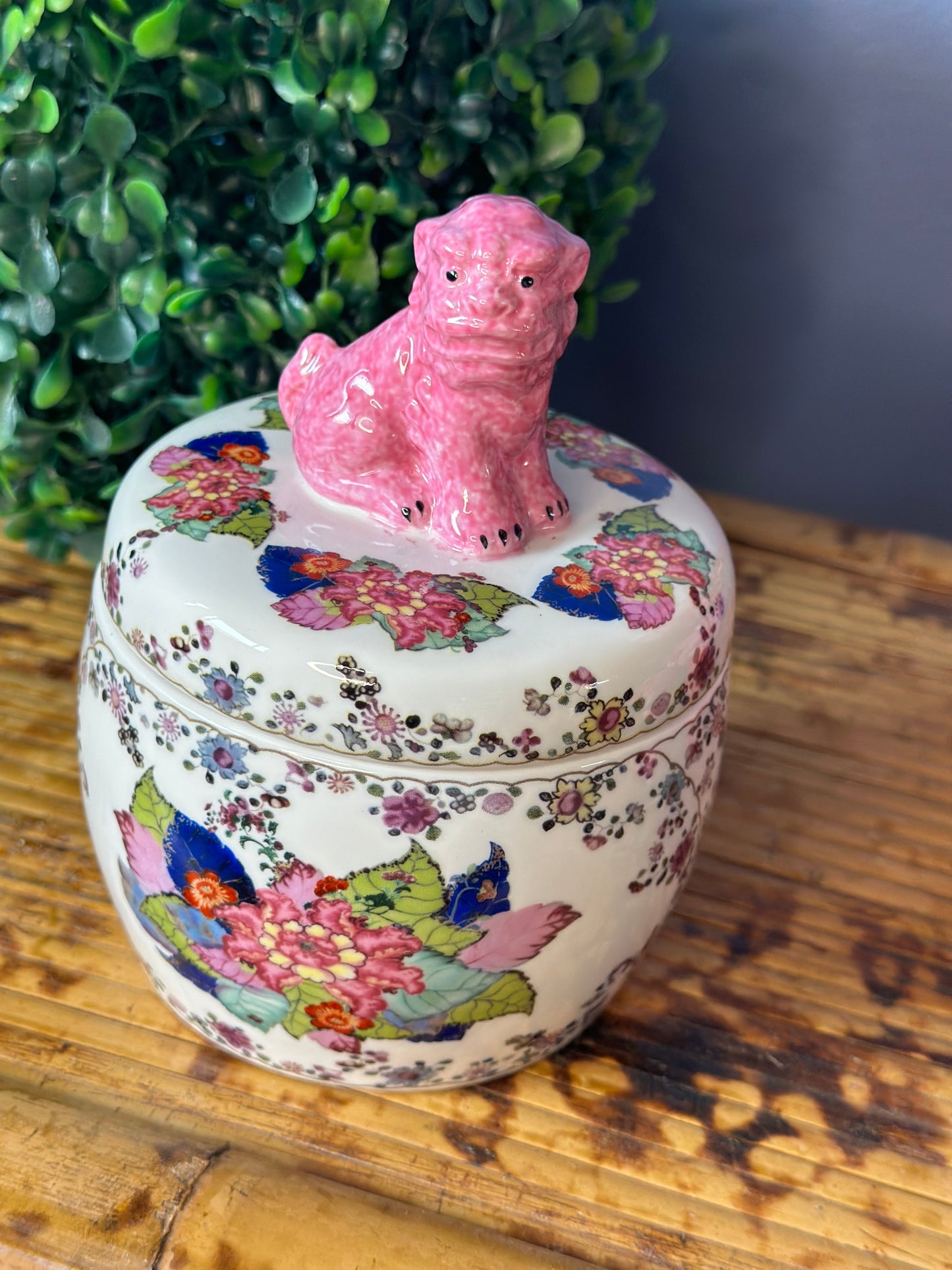 NEW - Tobacco Leaf Pink Foo Dog Lidded Box