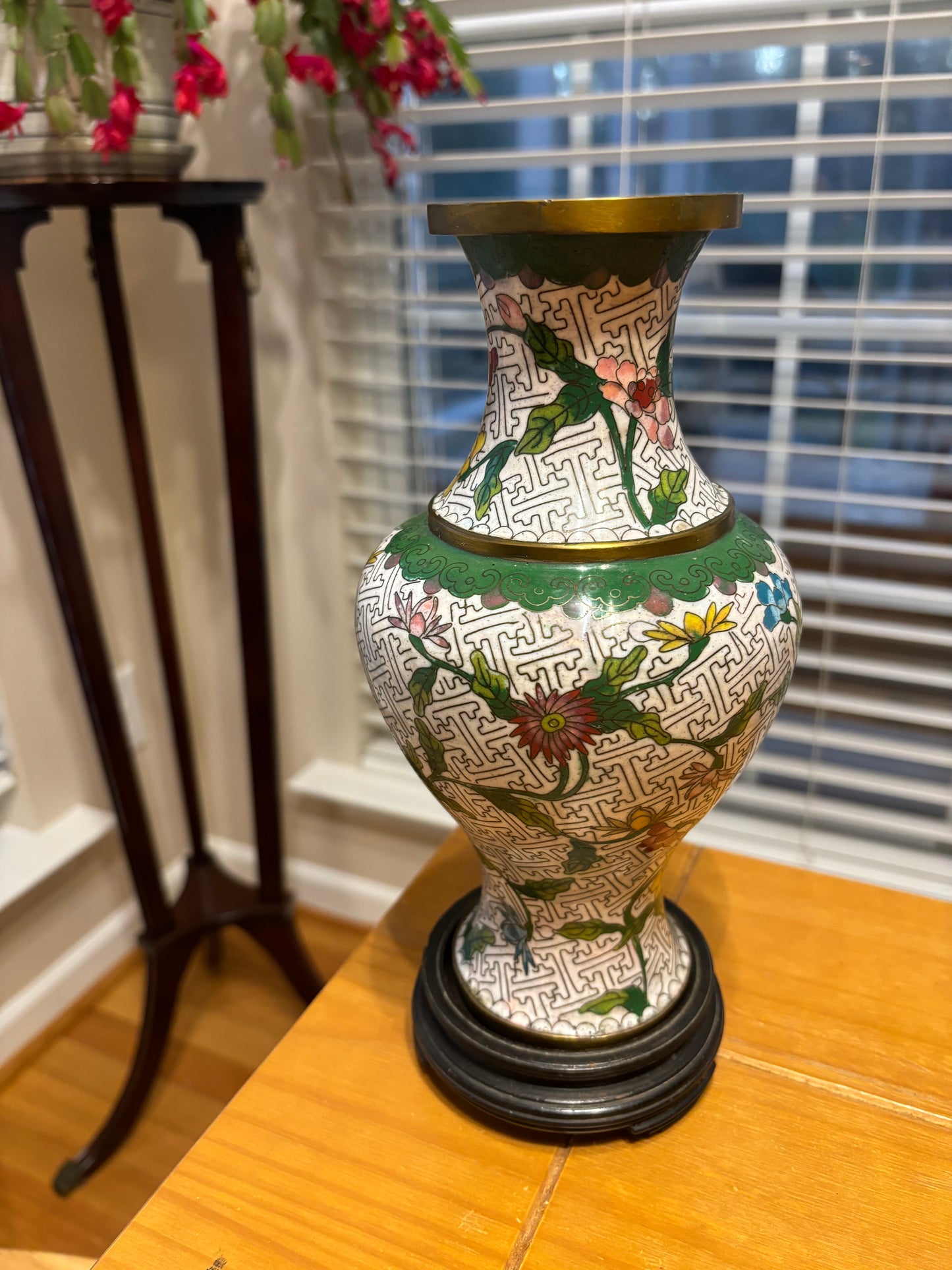 Beautiful cloisonné vase! - Excellent condition!