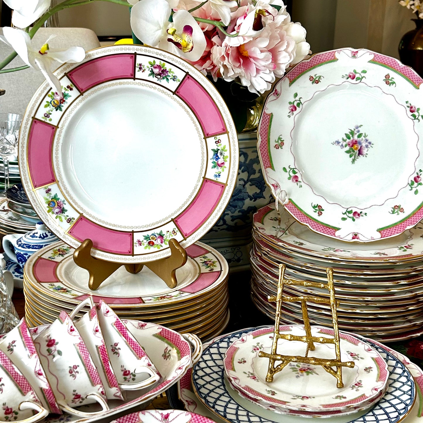 Set of 10 Antique MINTON of England dinner plates circa 1876-1918.