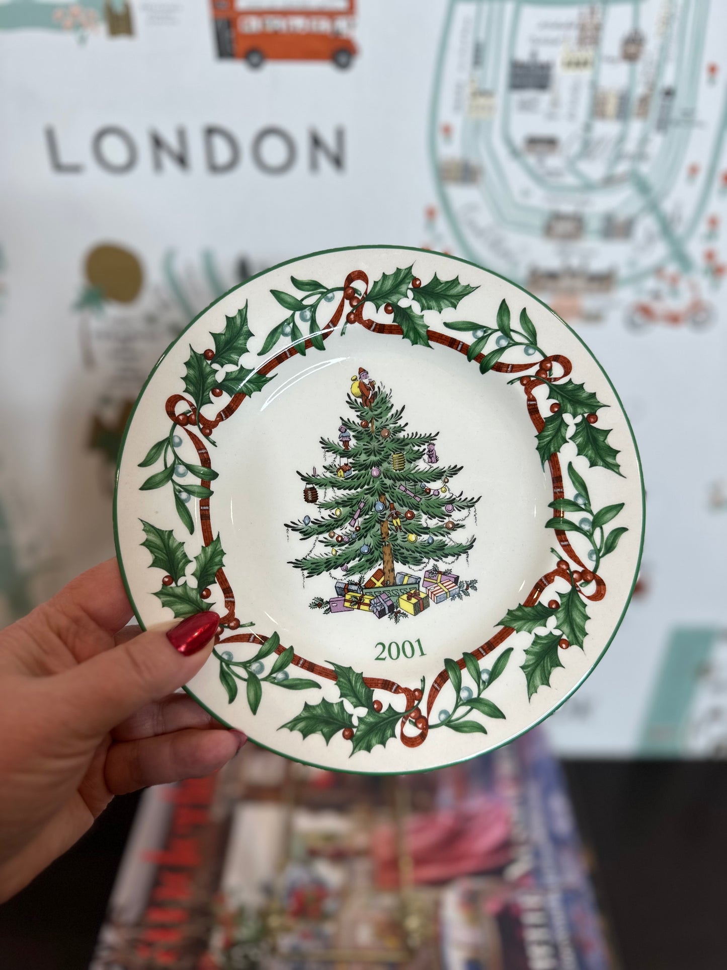 Spode Christmas Tree Annual Collector Plate “2001”, Made in England, 7 3/4”