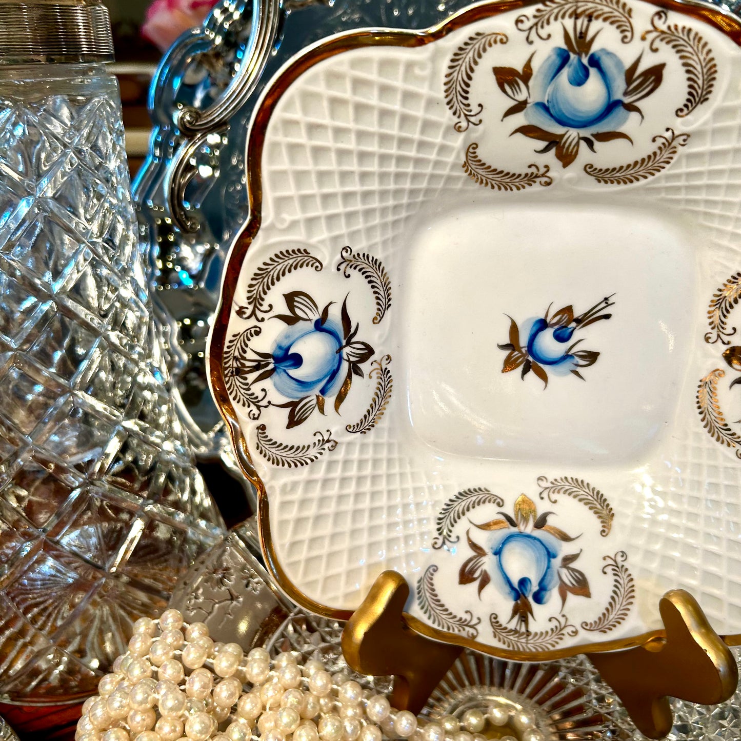 Beautiful blue and white floral lattice scalloped bowl with gold trim