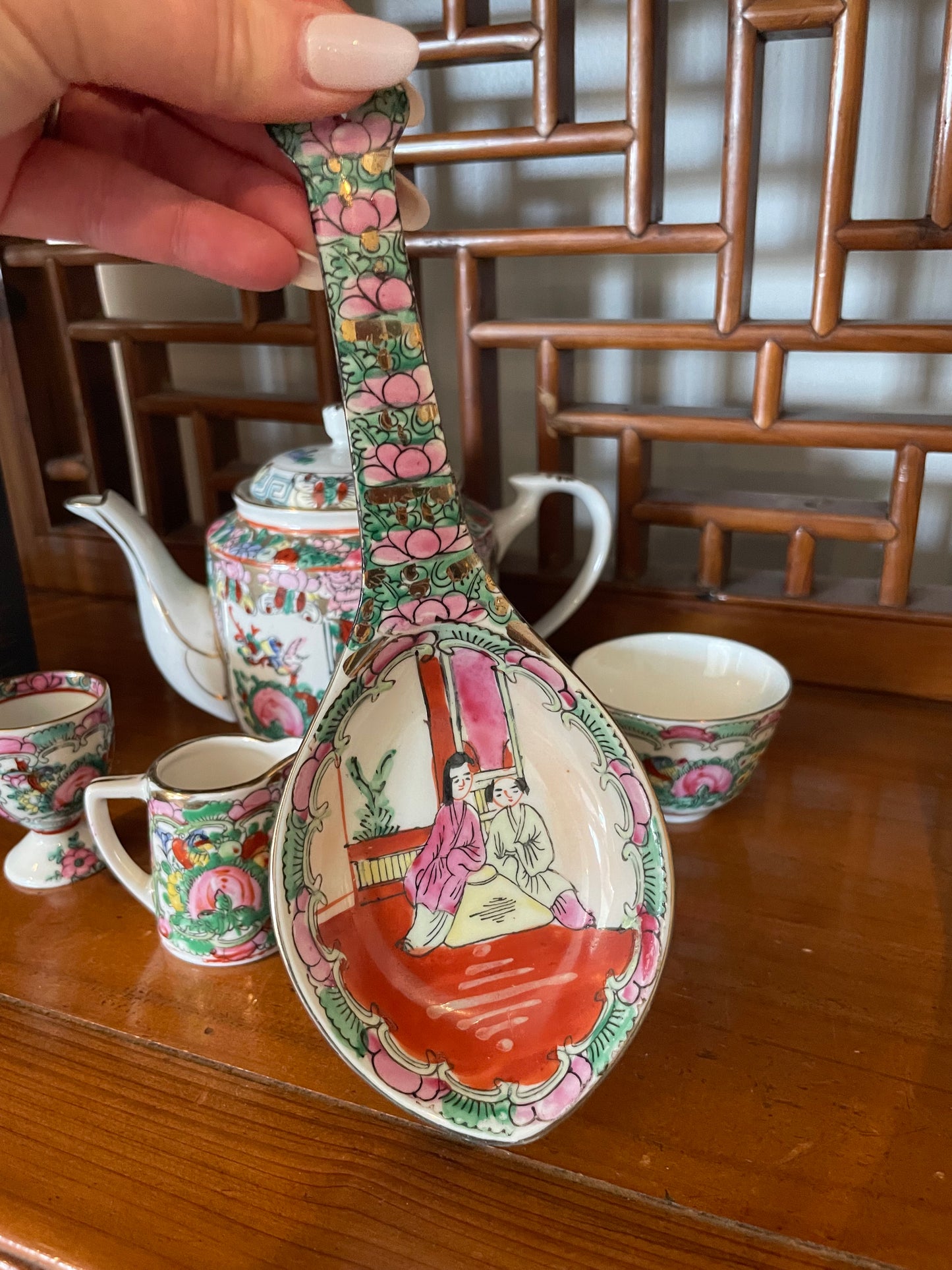 Vintage Rose Medallion Spoon Rest