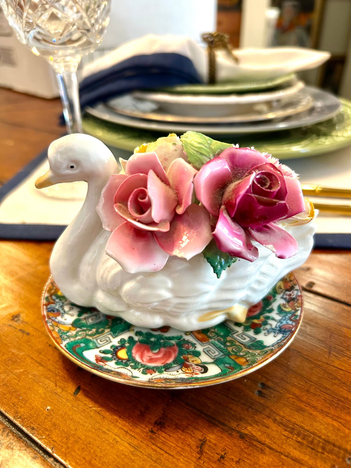 Gorgeous detailed English porcelain swan figurine