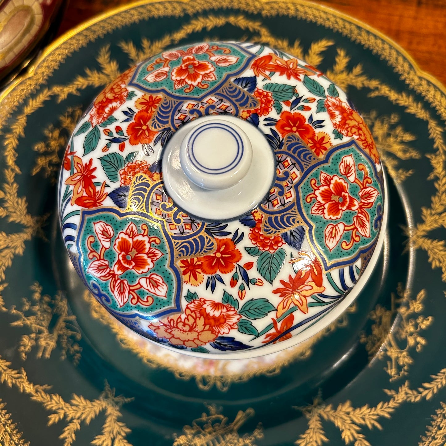 Impressive Imari style chinoiserie hand painted porcelain lidded box