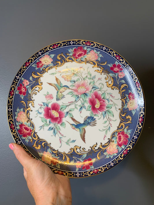 Beautiful chinoiserie blue and white floral plate with hummingbirds and pink flowers! - Excellent condition!