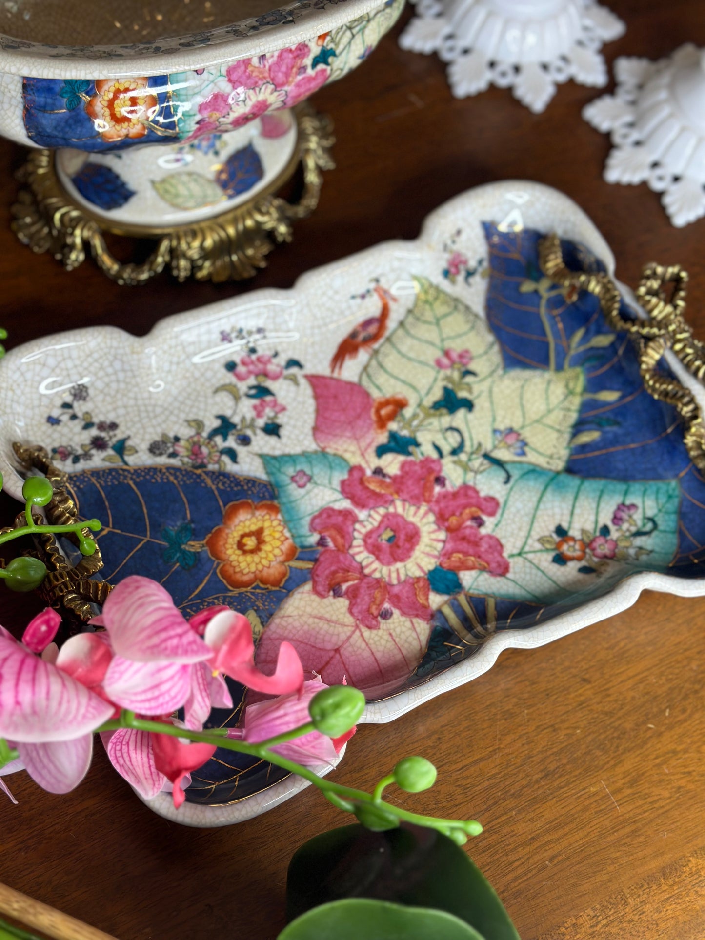 Stunning! Hand painted porcelain Tobacco Leaf tray l/ platter with bronze detail handles. Dimension:14L x 8.5W x 1H.