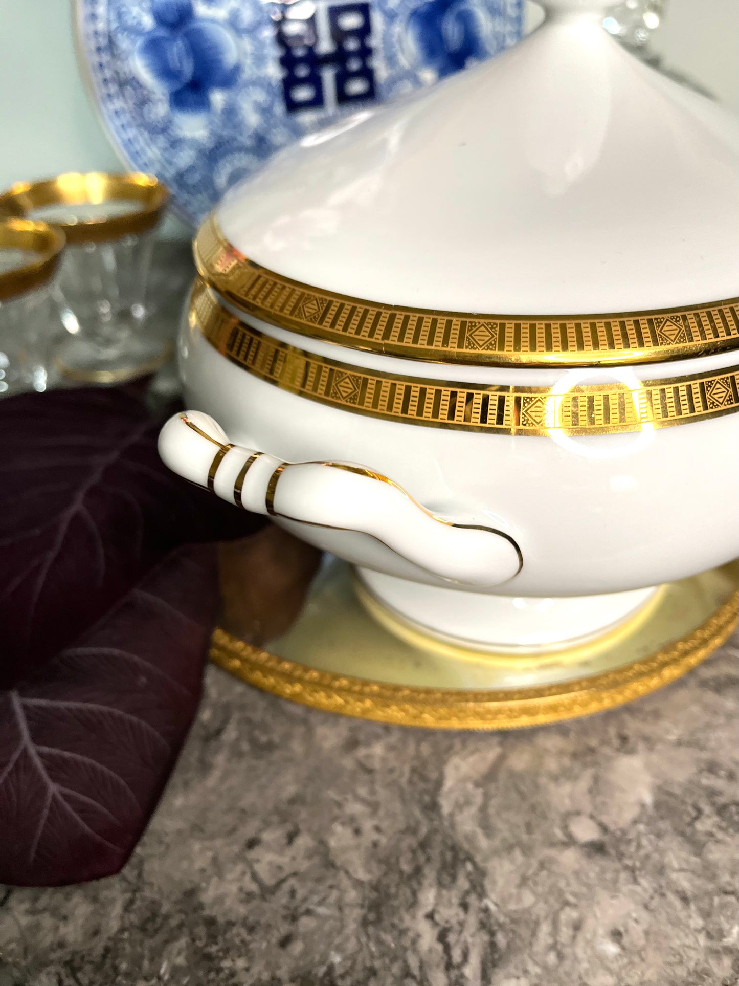 Stunning Bernardaud Limoges 22Kt Gold Trimmed 2 Quart French Porcelain Tureen