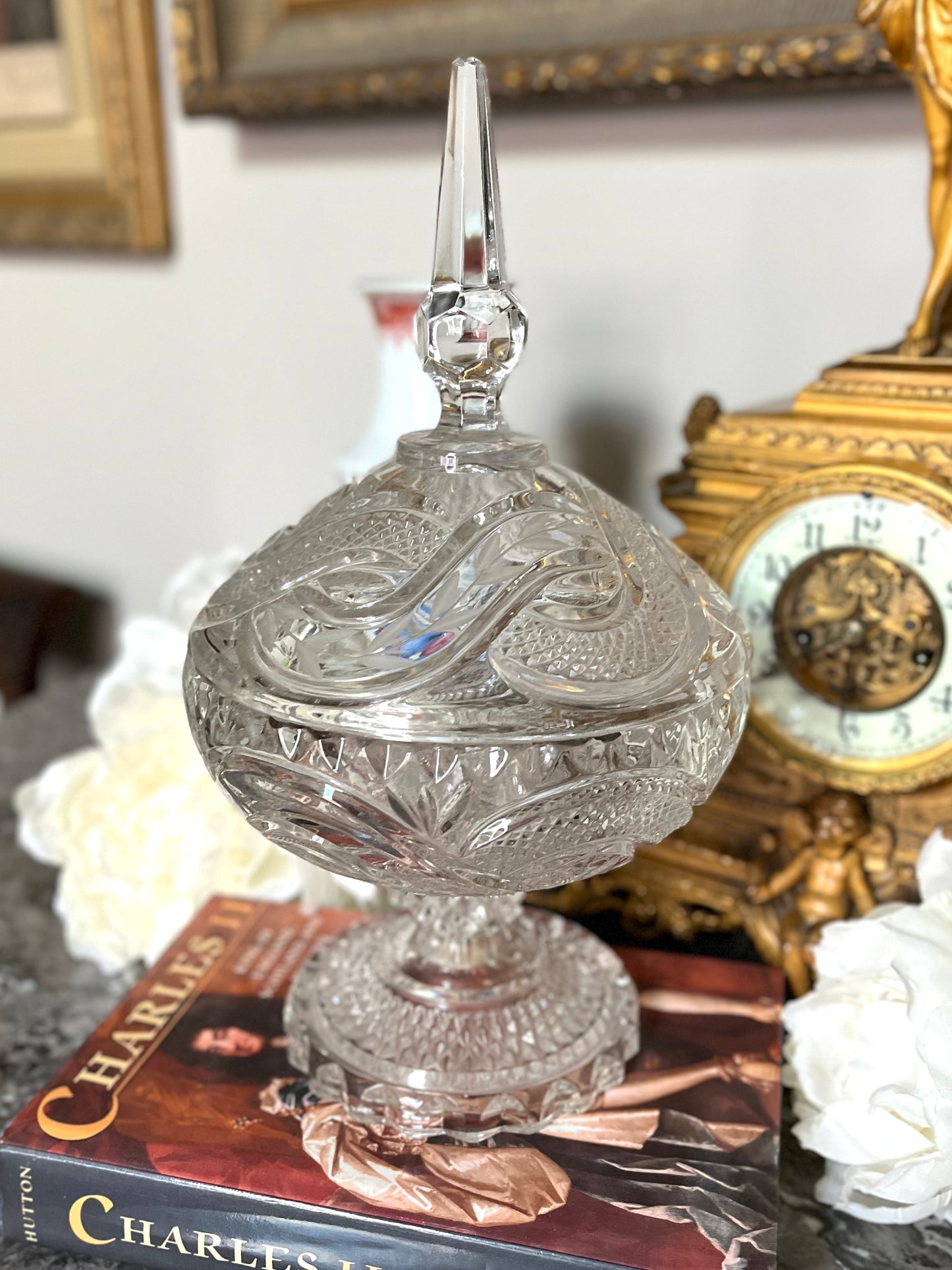 Elegant Multi-cut Designs Large Crystal Lidded Vanity/Jewelry/Candy Dish