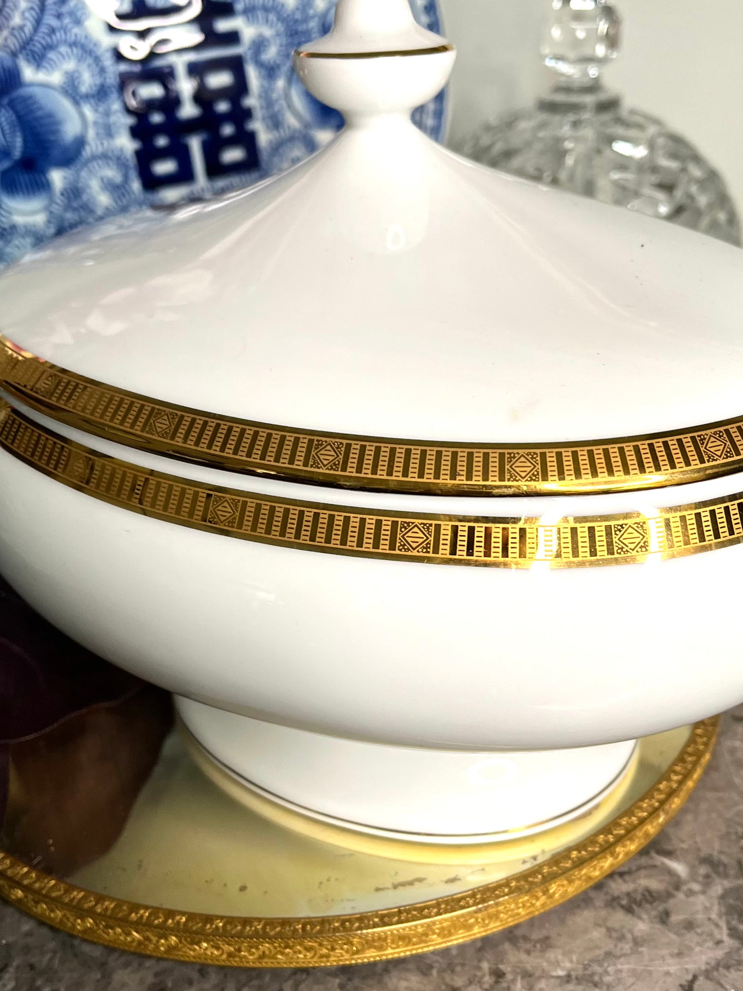 Stunning Bernardaud Limoges 22Kt Gold Trimmed 2 Quart French Porcelain Tureen