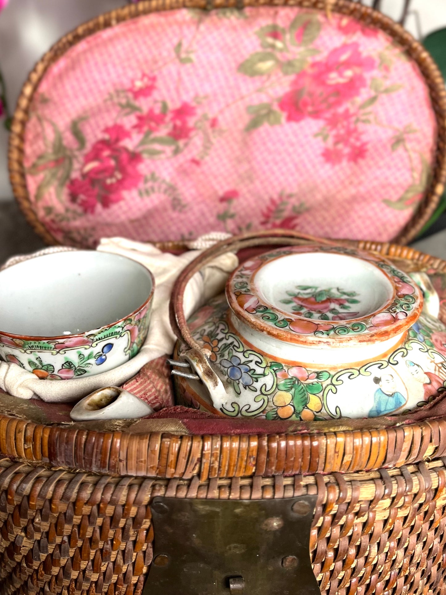 Incredible Original Antique 19th Century Rose Medallion Tea Set With Basket