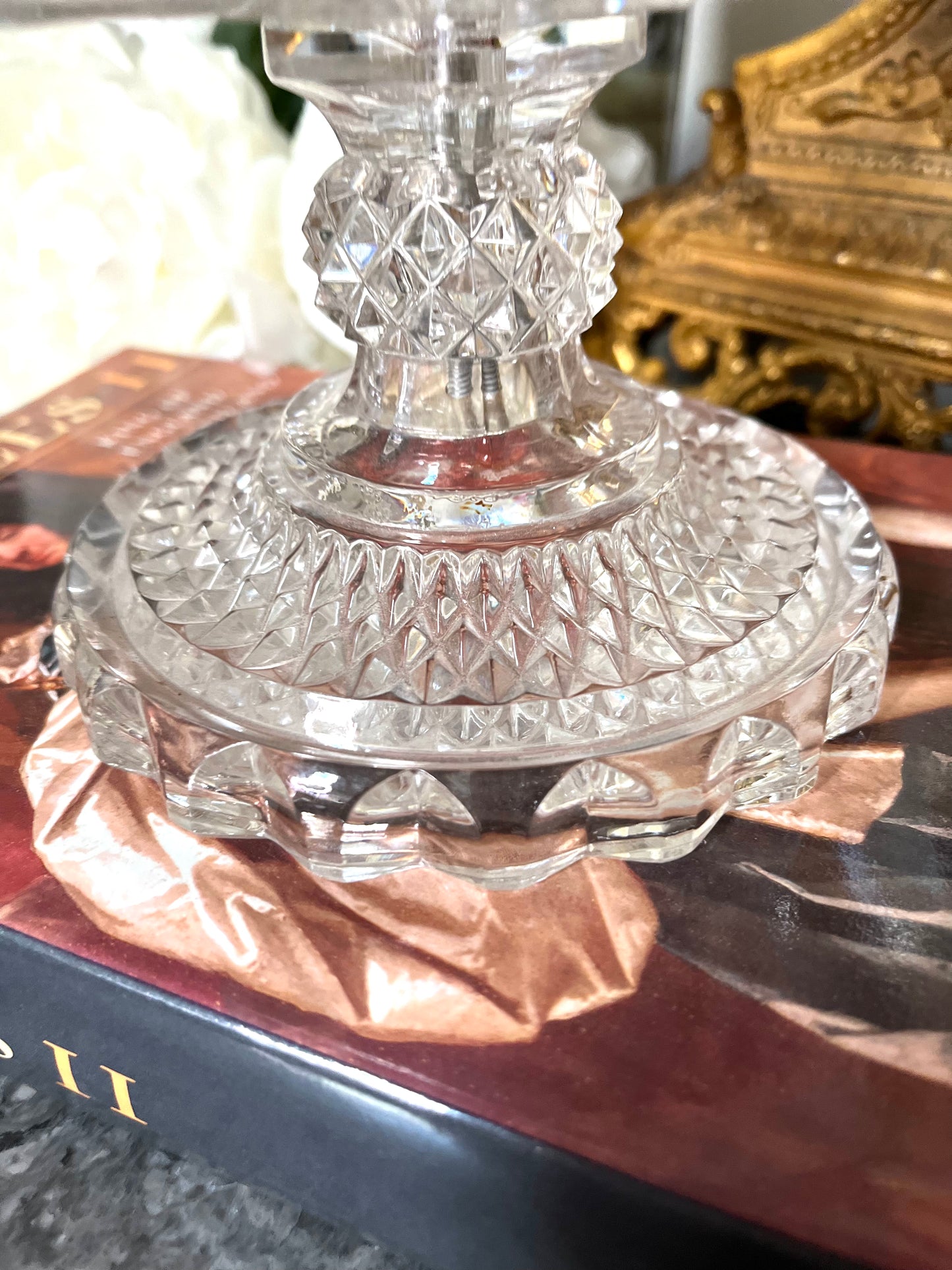 Elegant Multi-cut Designs Large Crystal Lidded Vanity/Jewelry/Candy Dish