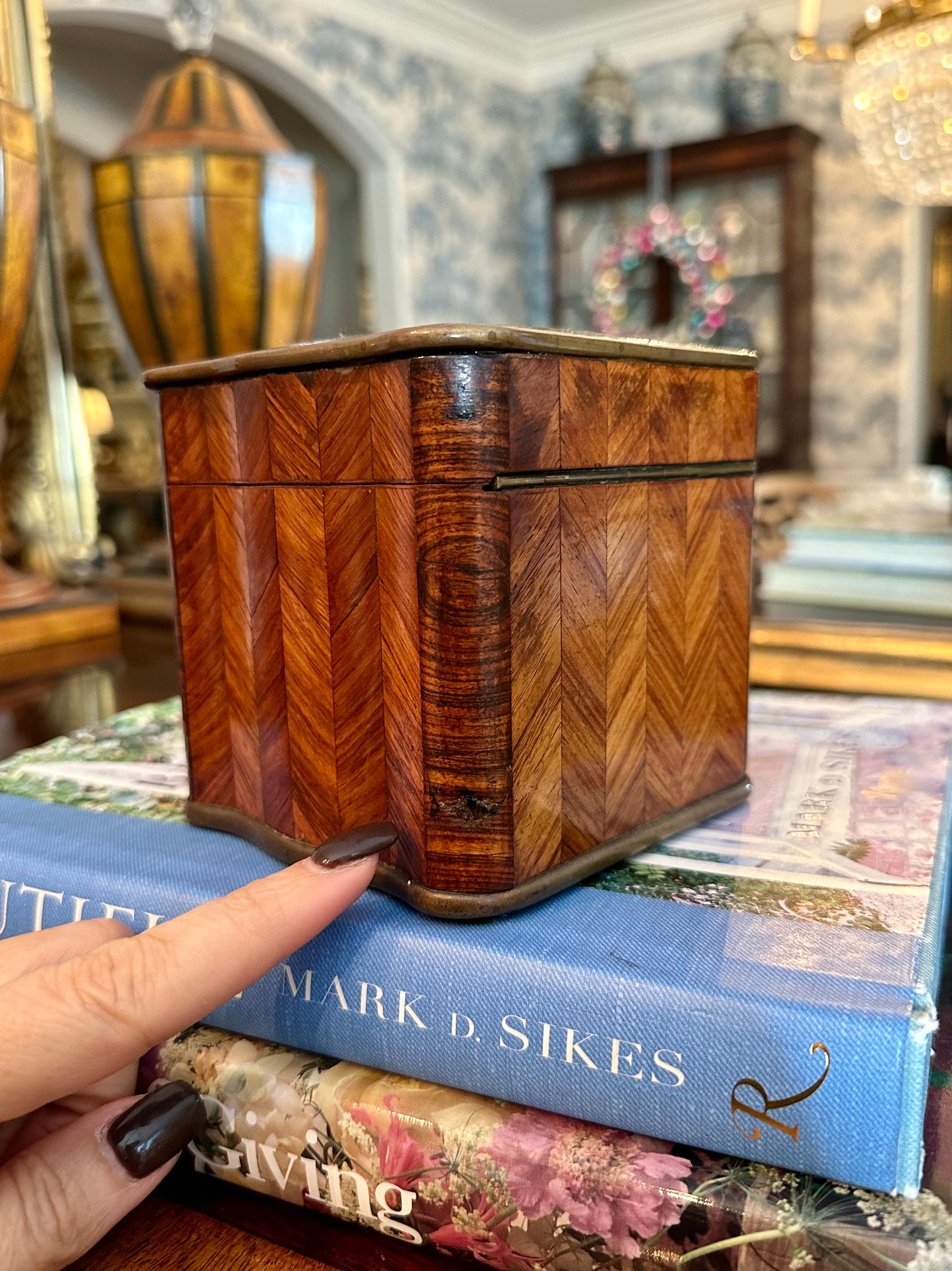 Rare 19thc Walnut Tea Caddy w Inlaid Mother of Pearl