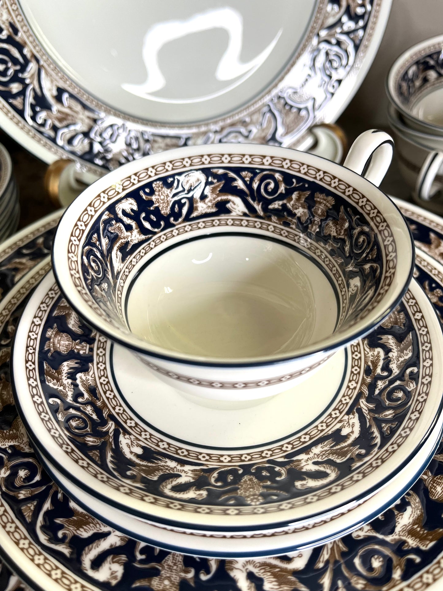 Elegant Classic Vintage Wedgwood Florentine China Service for 6 - Complete 5 Piece Settings/30 Pieces