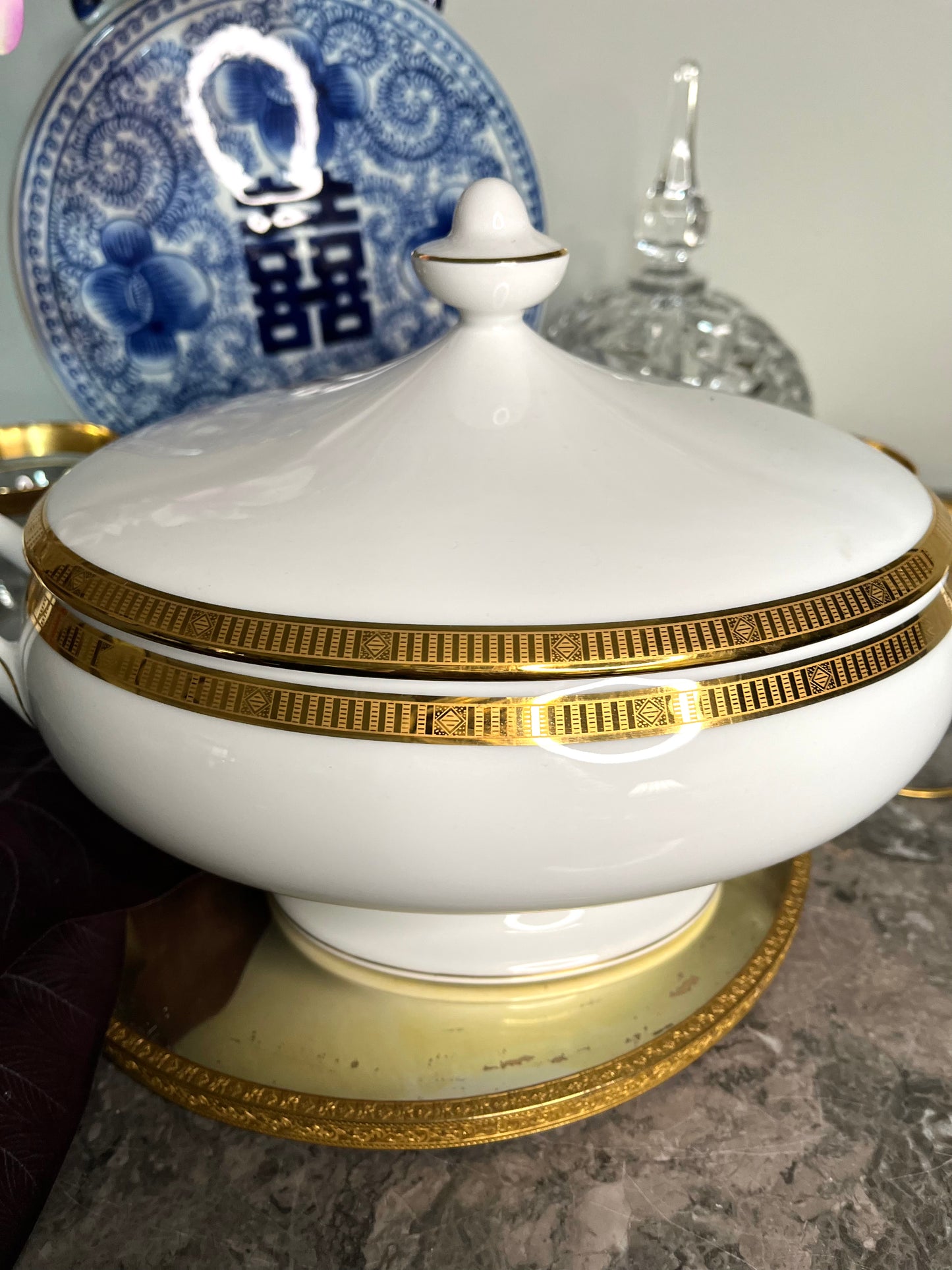 Stunning Bernardaud Limoges 22Kt Gold Trimmed 2 Quart French Porcelain Tureen