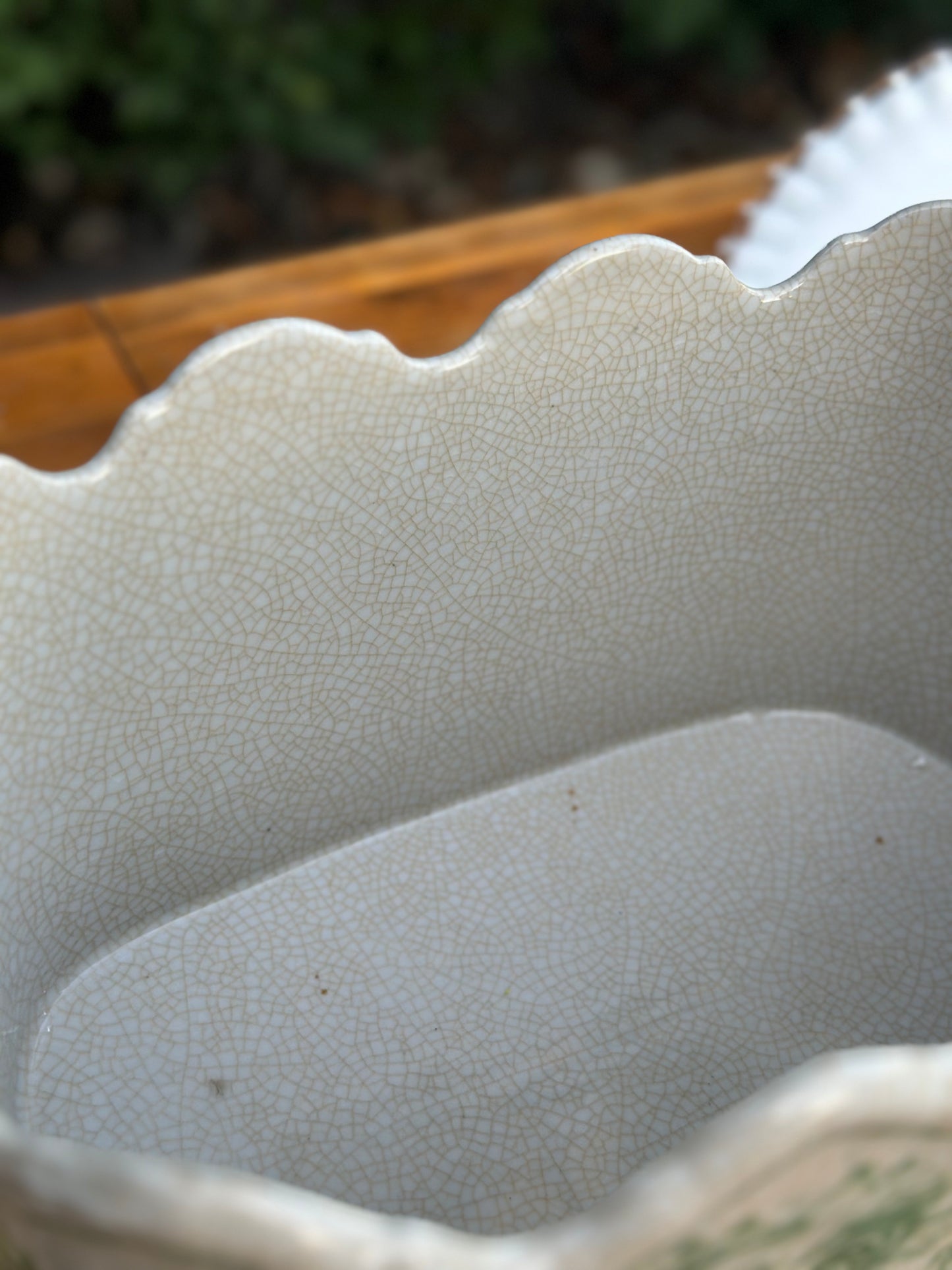 NEW Green & White Porcelain Pagoda Scalloped Basin, 12x8x7 - Pristine!