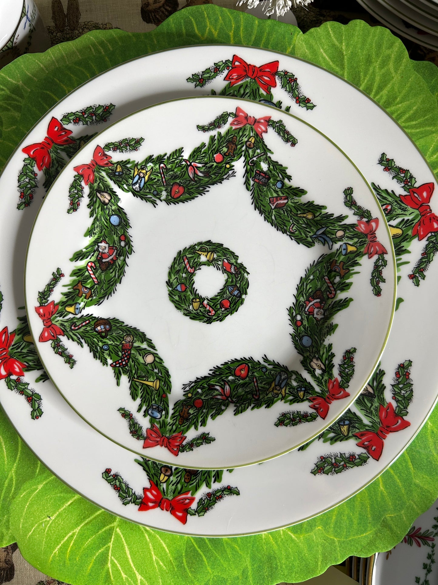 George Briard set of Eight Dinner plates and 8 side plates deck the hall pattern!