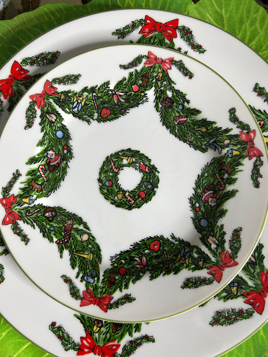 George Briard set of Eight Dinner plates and 8 side plates deck the hall pattern!