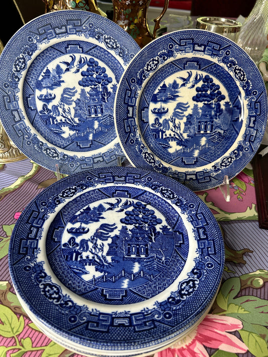 Vintage set of Six 9” Allertons Blue Willow Pattern Plates