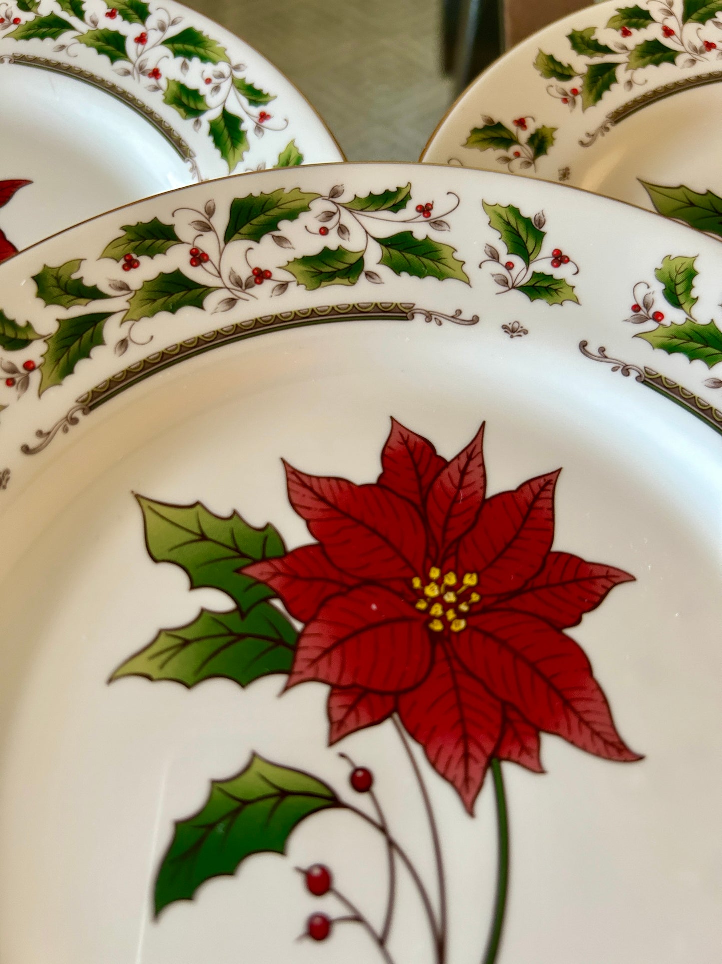 Set of 8 Holly Holiday Pointsettia Plates