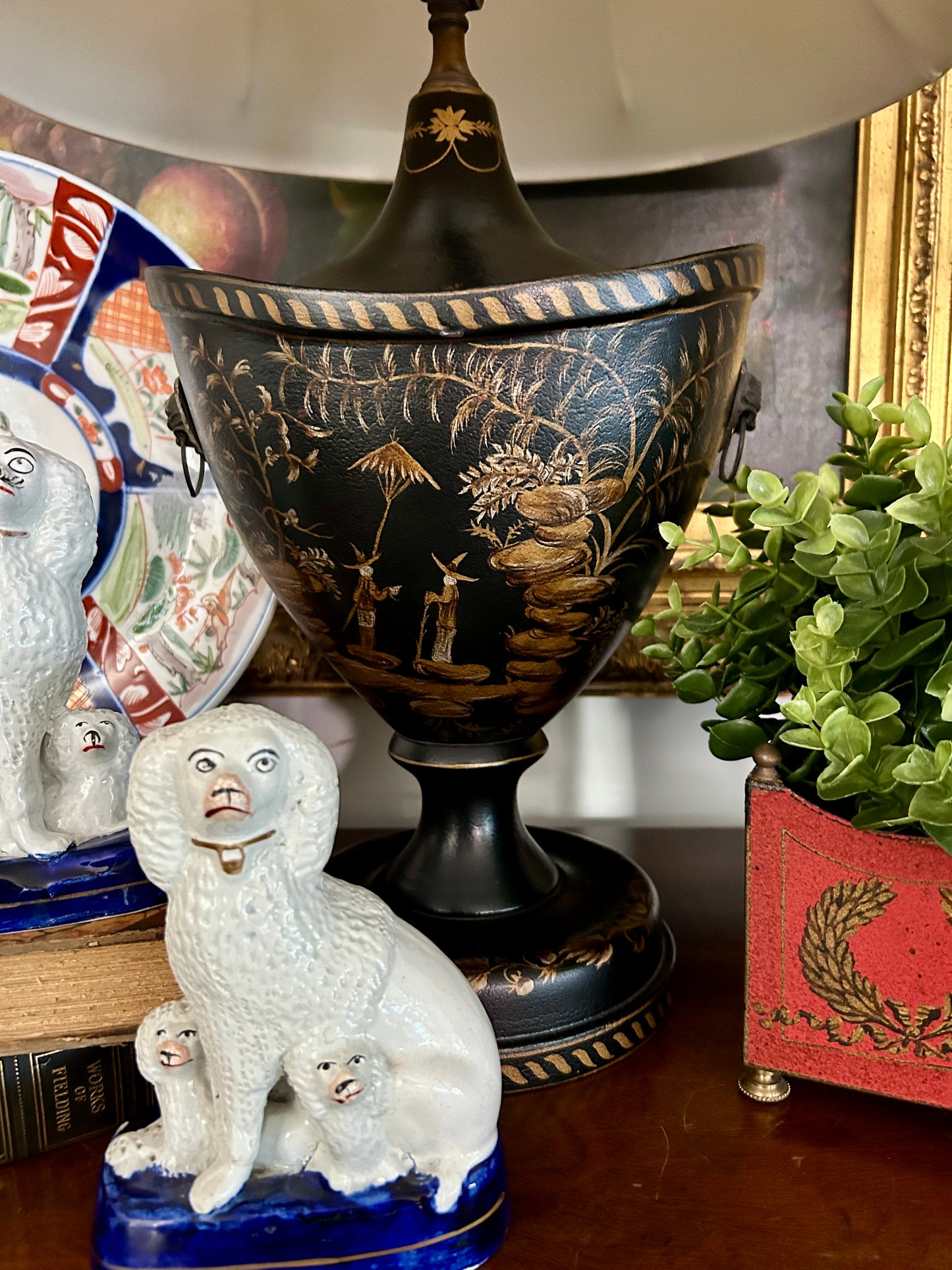 Chinoiserie Chestnut Urn Lamp