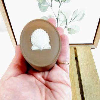 Wedgwood Brown Pill Box. Rare!!