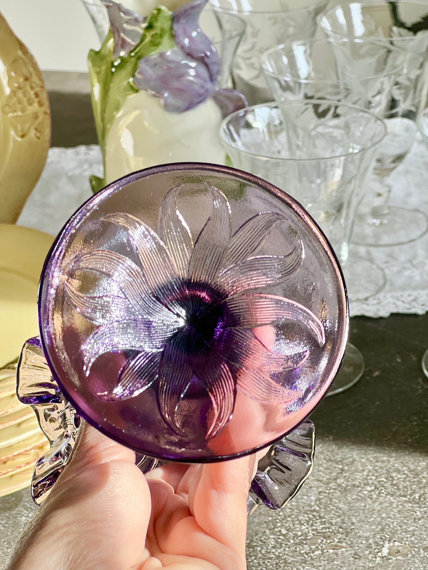 Gorgeous Vintage Violet Fenton Daffodil Vase