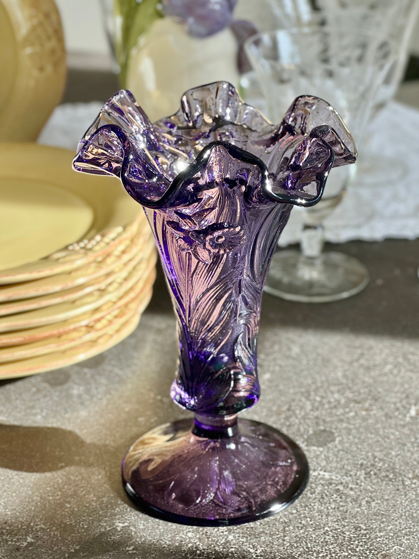 Gorgeous Vintage Violet Fenton Daffodil Vase