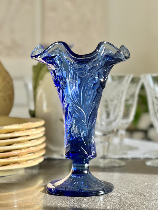 Beautiful Vintage Blue Fenton Daffodil Vase, 7.5” Tall - Pristine!