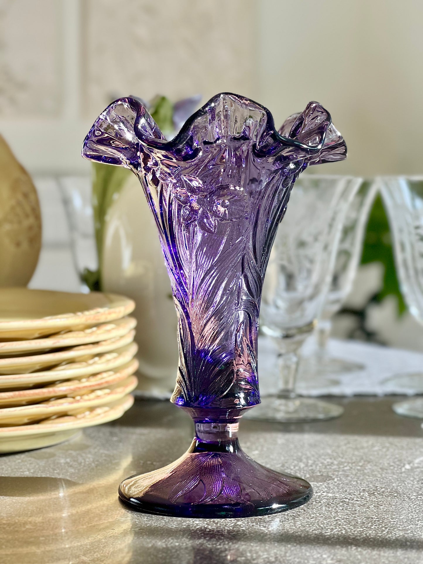 Gorgeous Vintage Violet Fenton Daffodil Vase