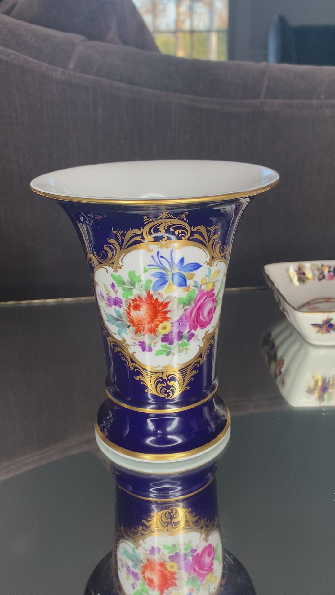 MEISSEN PORCELAIN TRUMPET 2024 VASE .