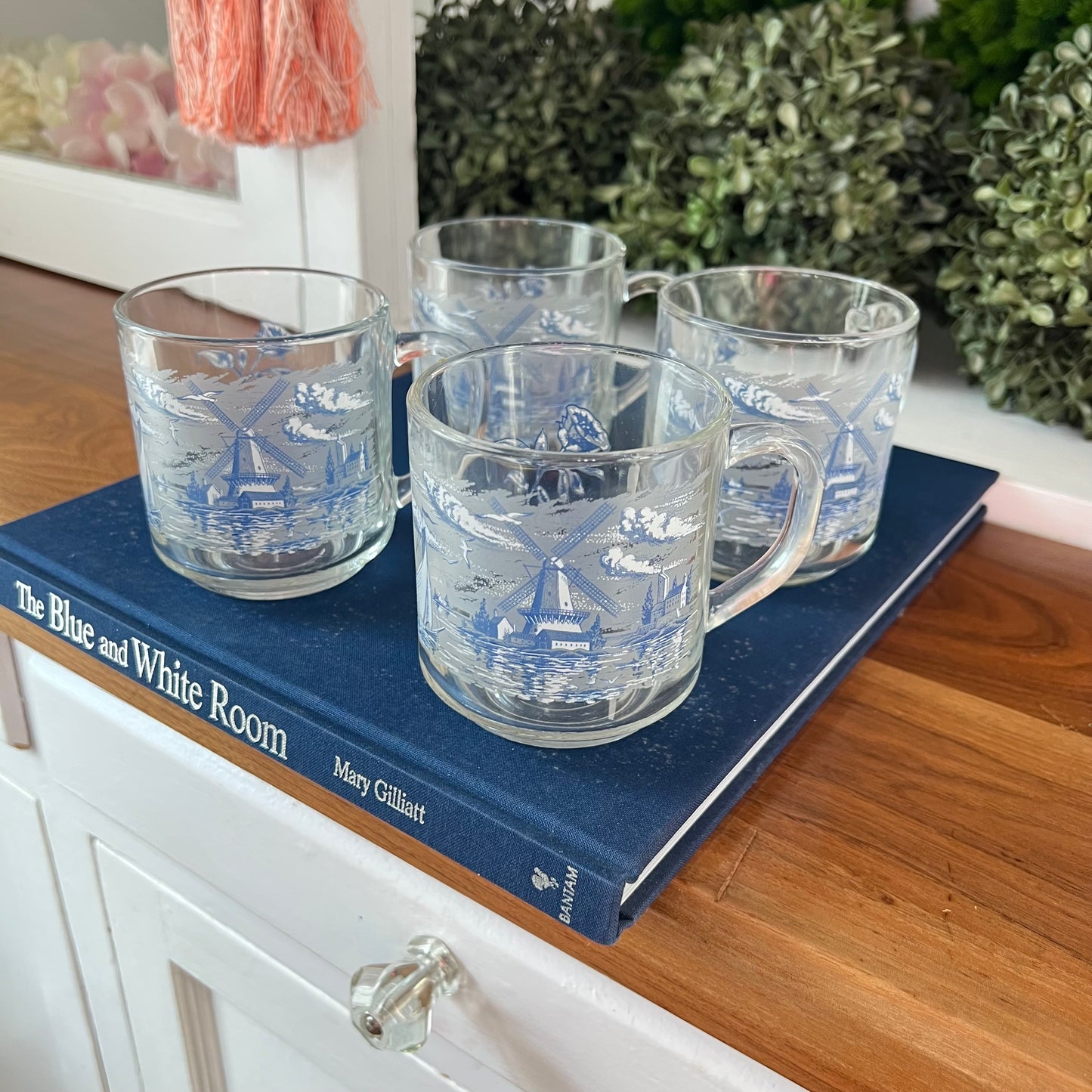 Luminarc Set of 4 Vintage Clear Glass Coffee Mugs Blue & White