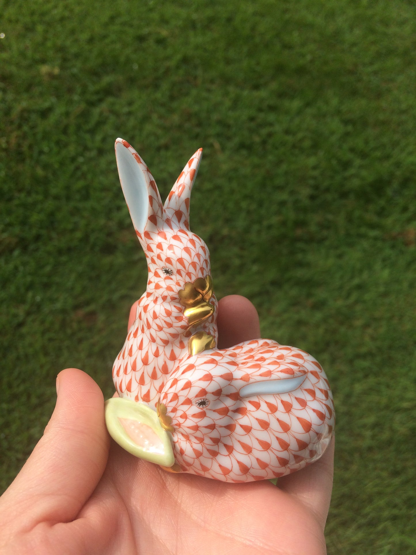 Herend Rust Fishnet Bunny Rabbit Pair W/ Corn- Pristine!