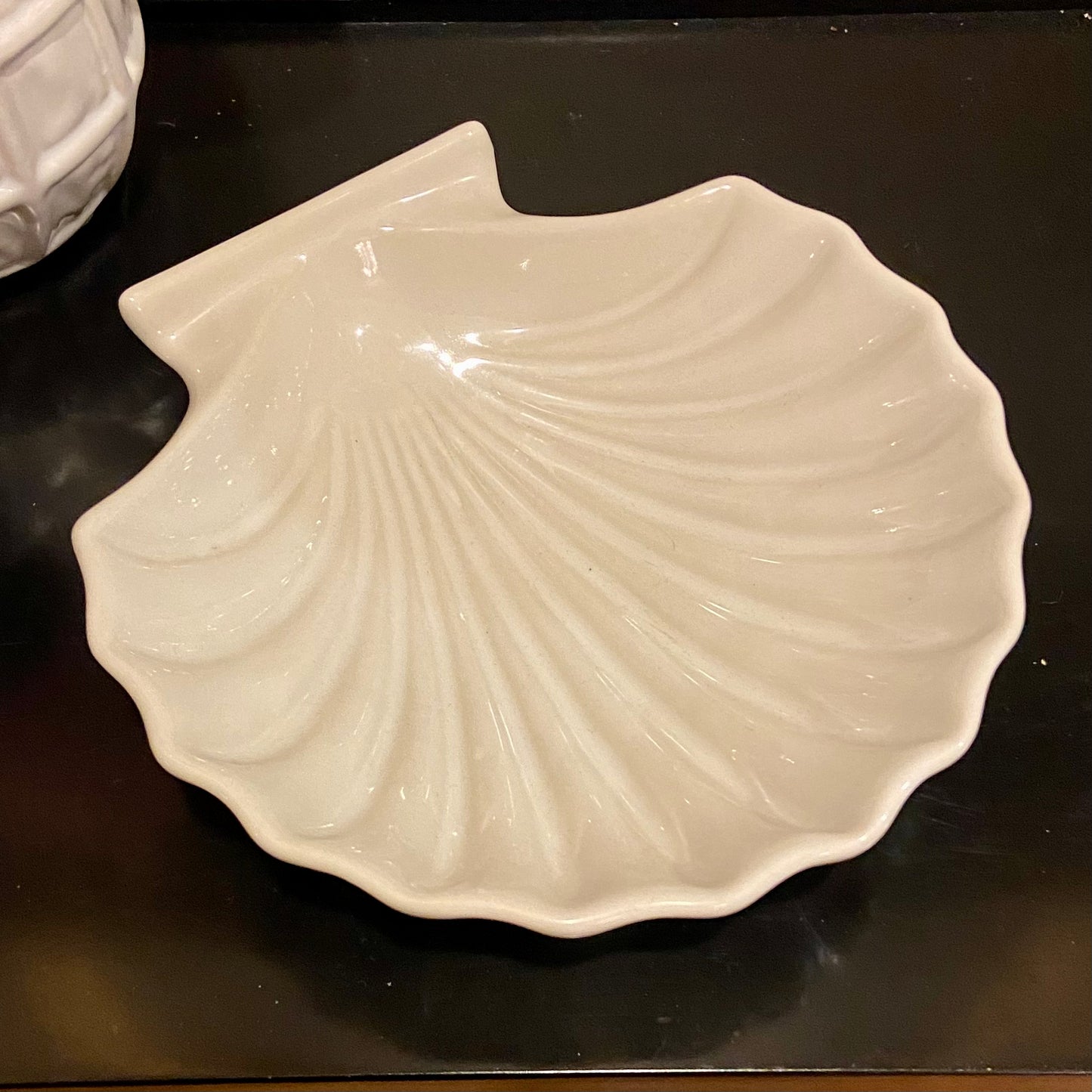 Chic vintage clam shell trinket dish